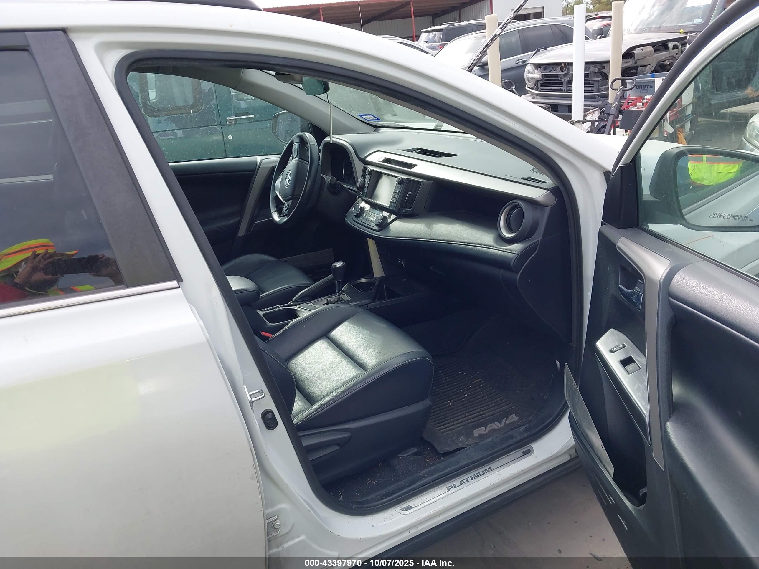 TOYOTA RAV4 image 5