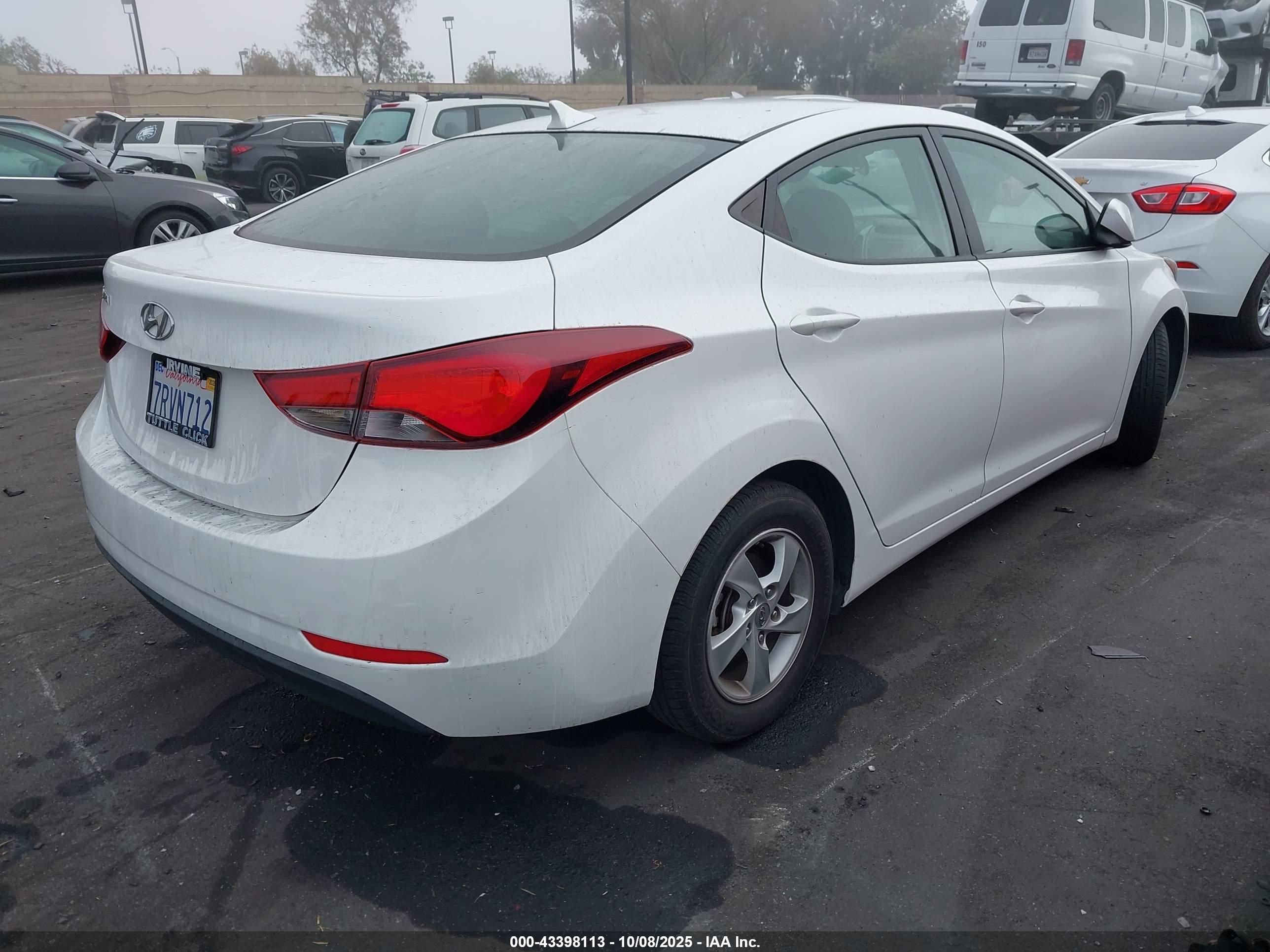 HYUNDAI ELANTRA image 4