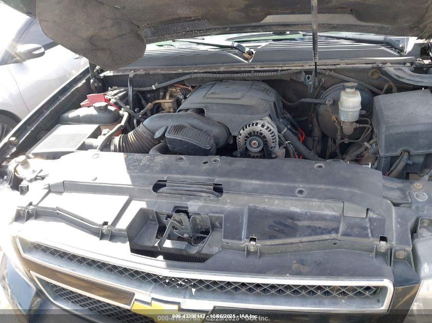 CHEVROLET SUBURBAN image 10