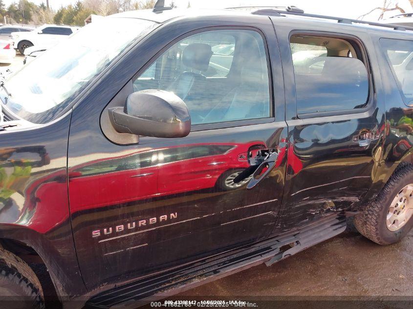 CHEVROLET SUBURBAN image 6