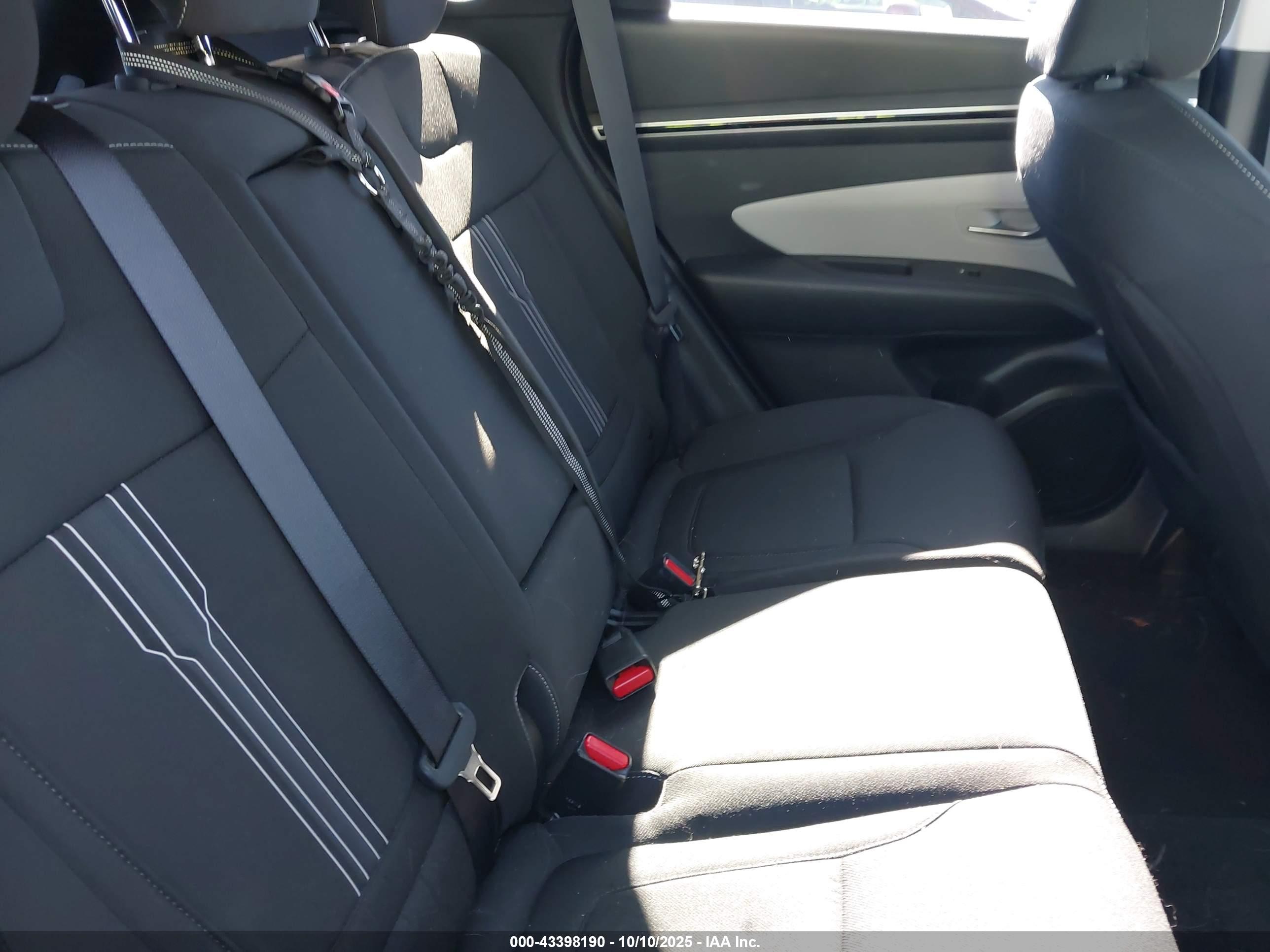 HYUNDAI TUCSON image 8