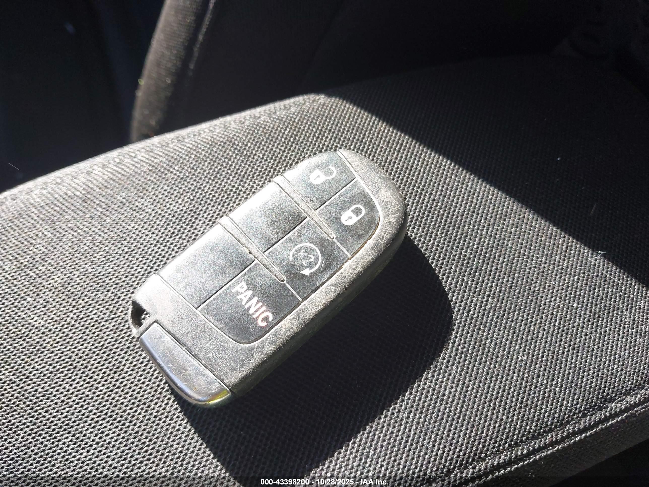 JEEP RENEGADE image 11
