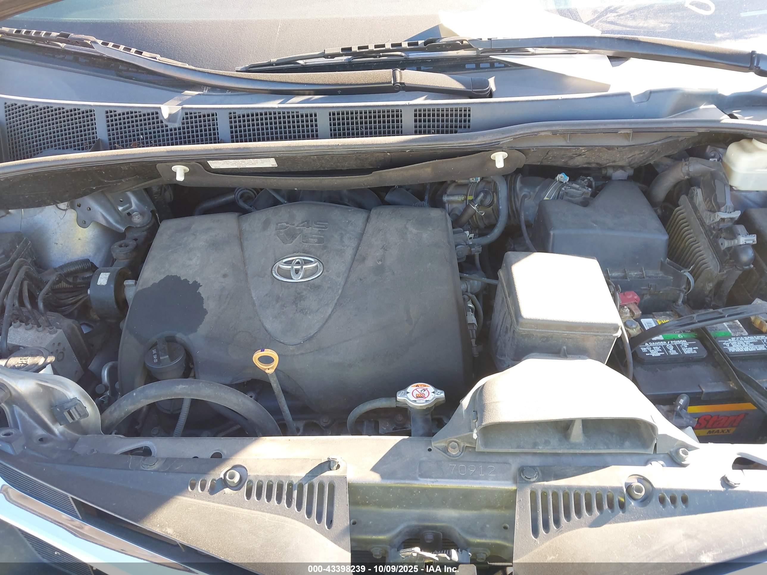 TOYOTA SIENNA image 10