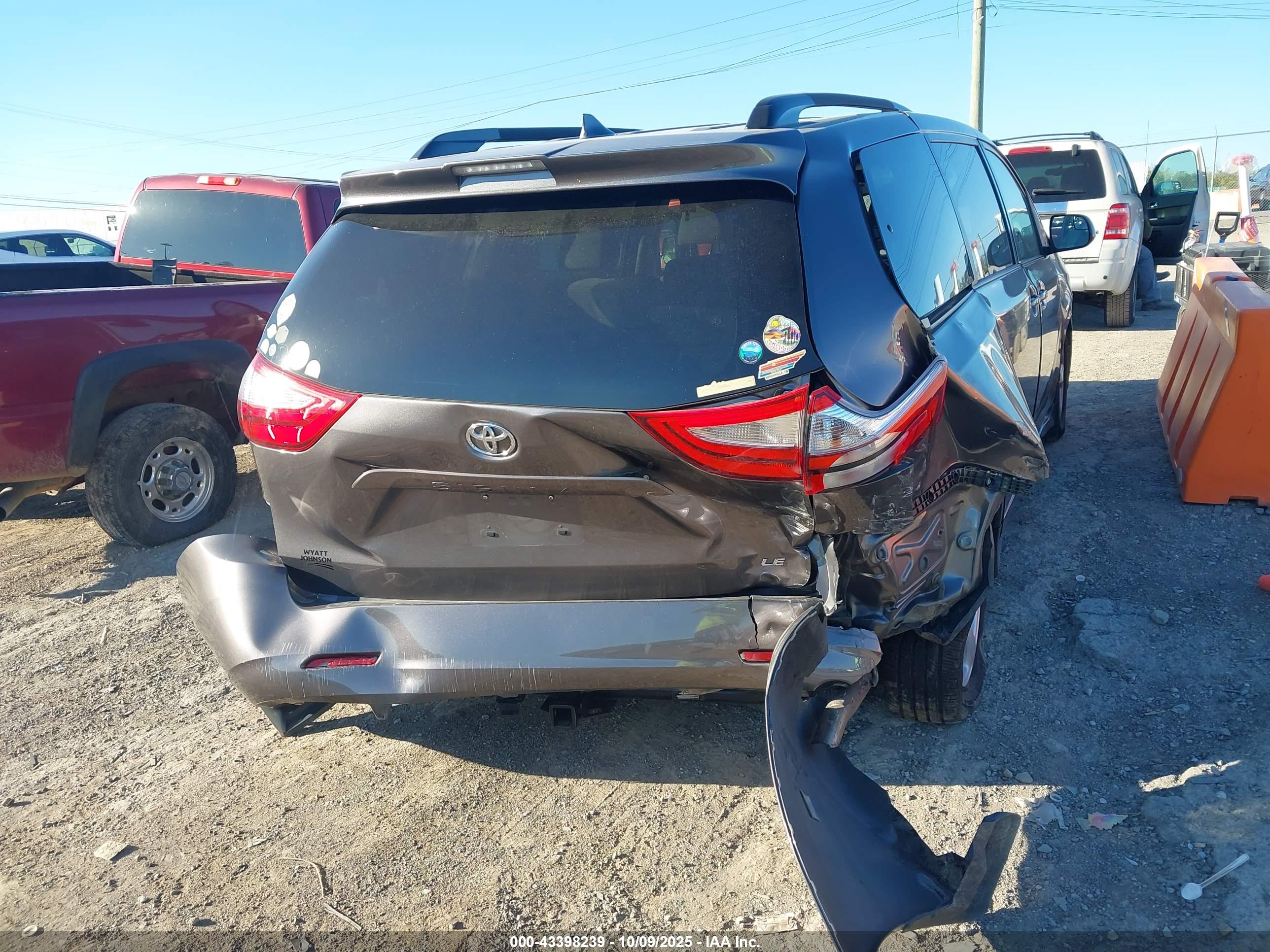 TOYOTA SIENNA image 6