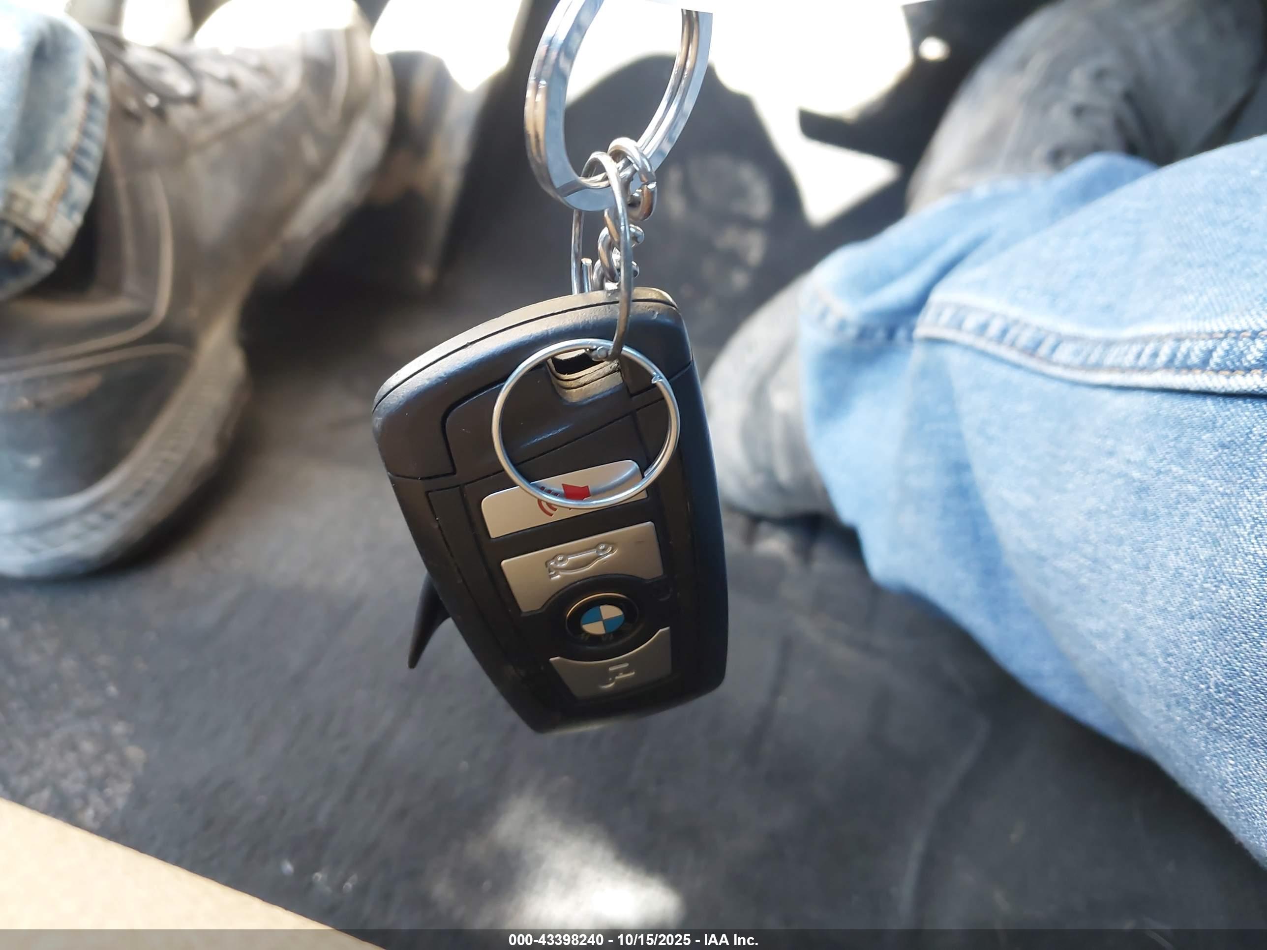 BMW 320I image 11