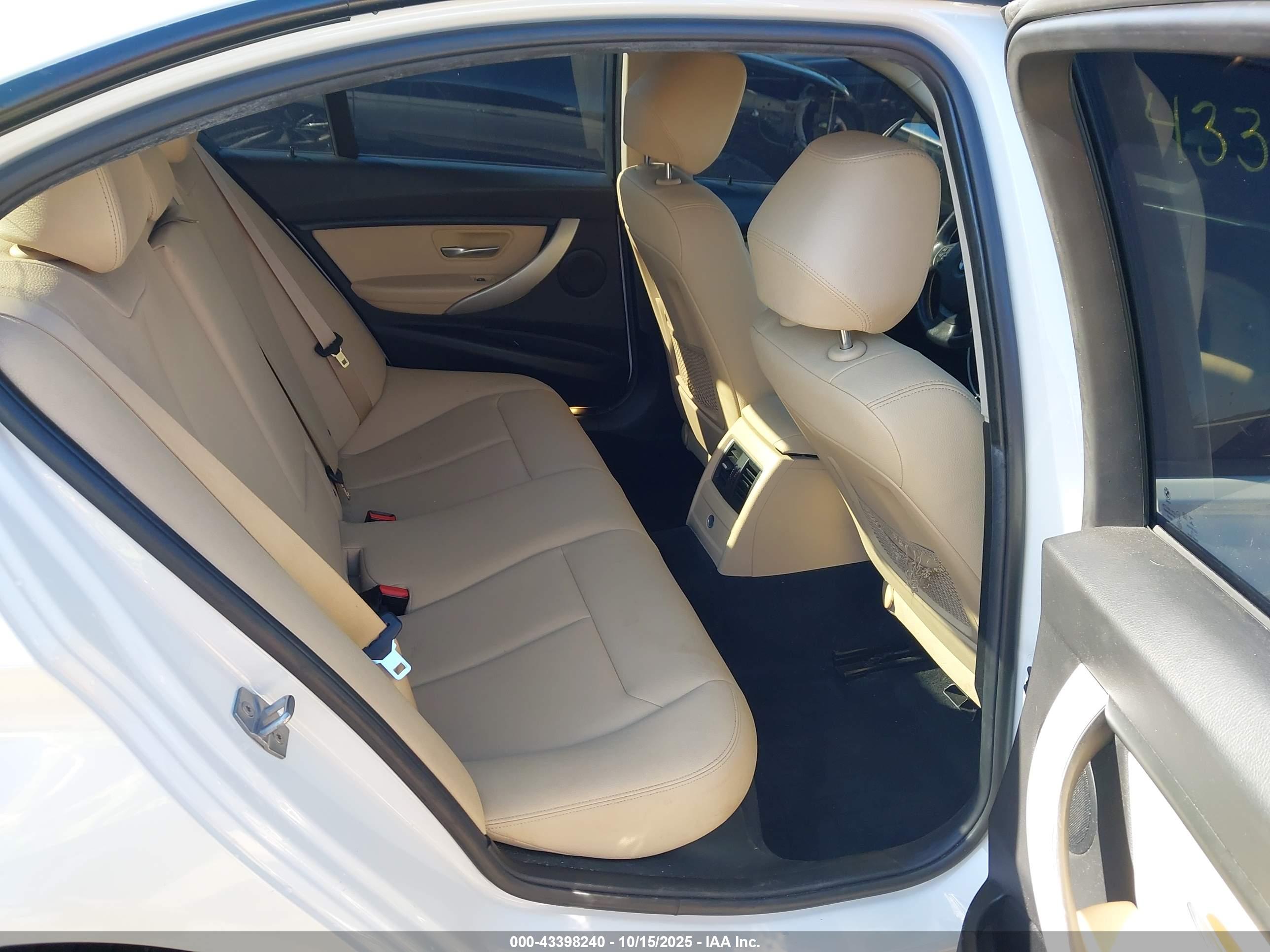 BMW 320I image 8