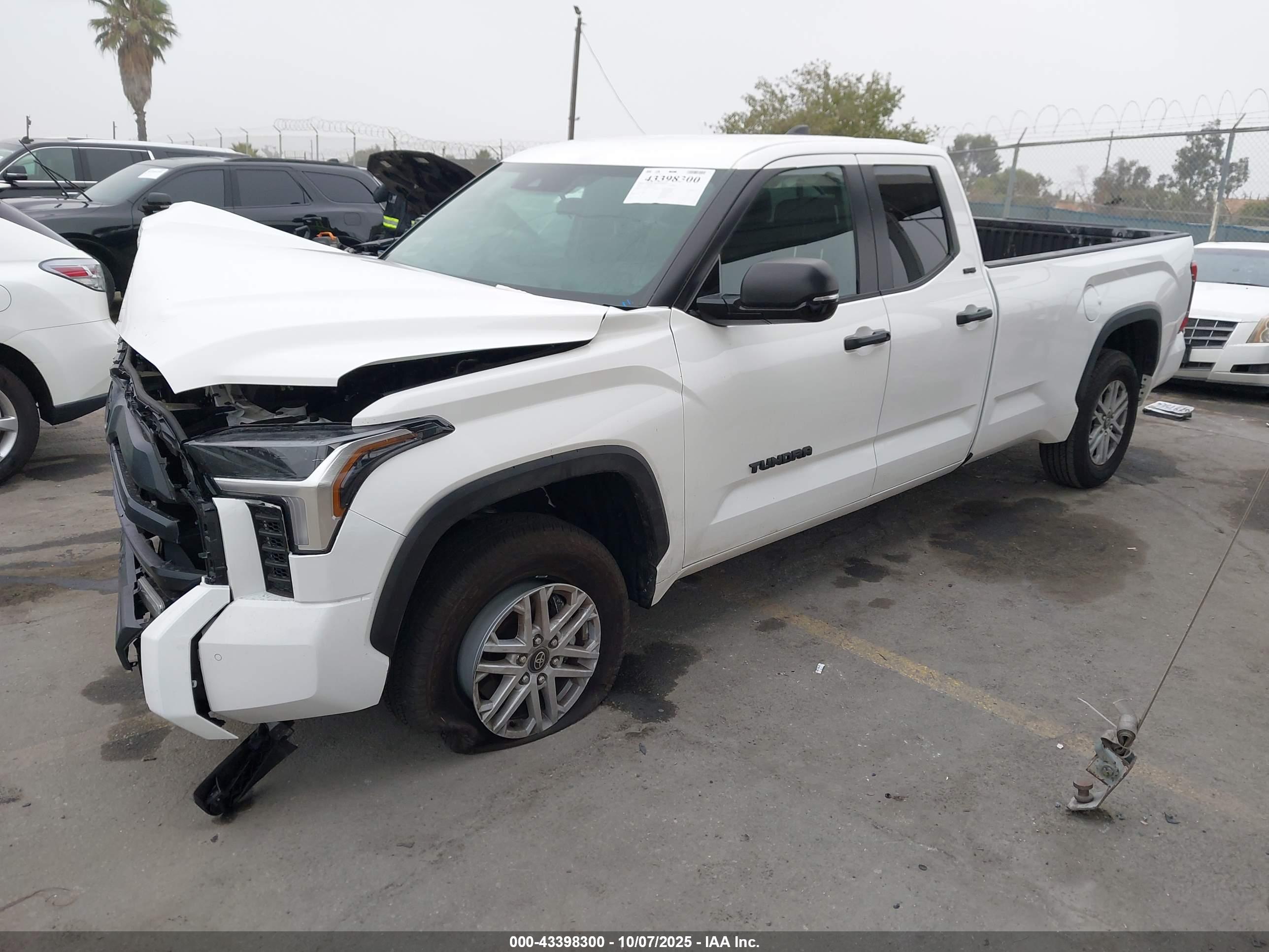 TOYOTA TUNDRA image 2