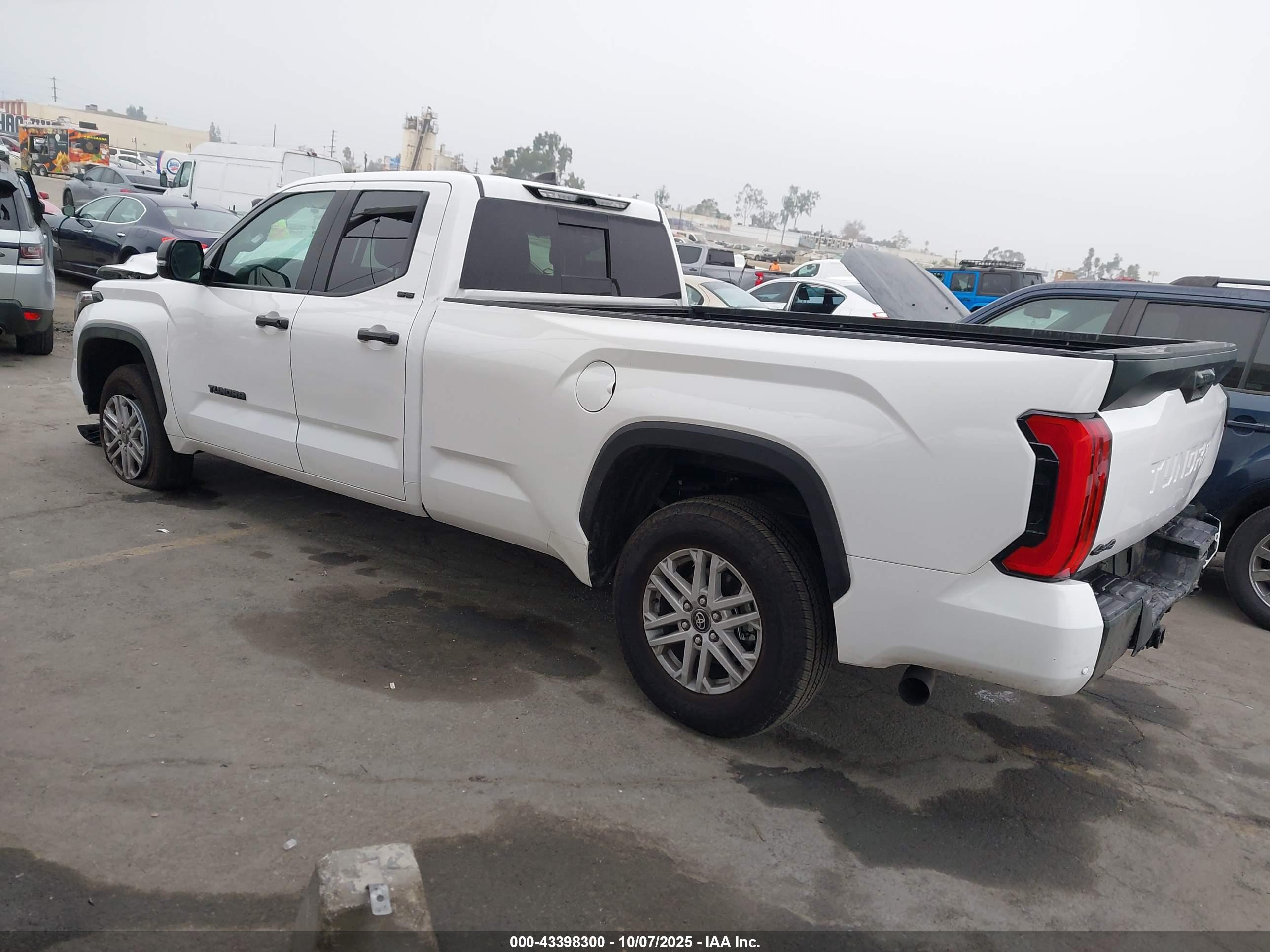 TOYOTA TUNDRA image 3