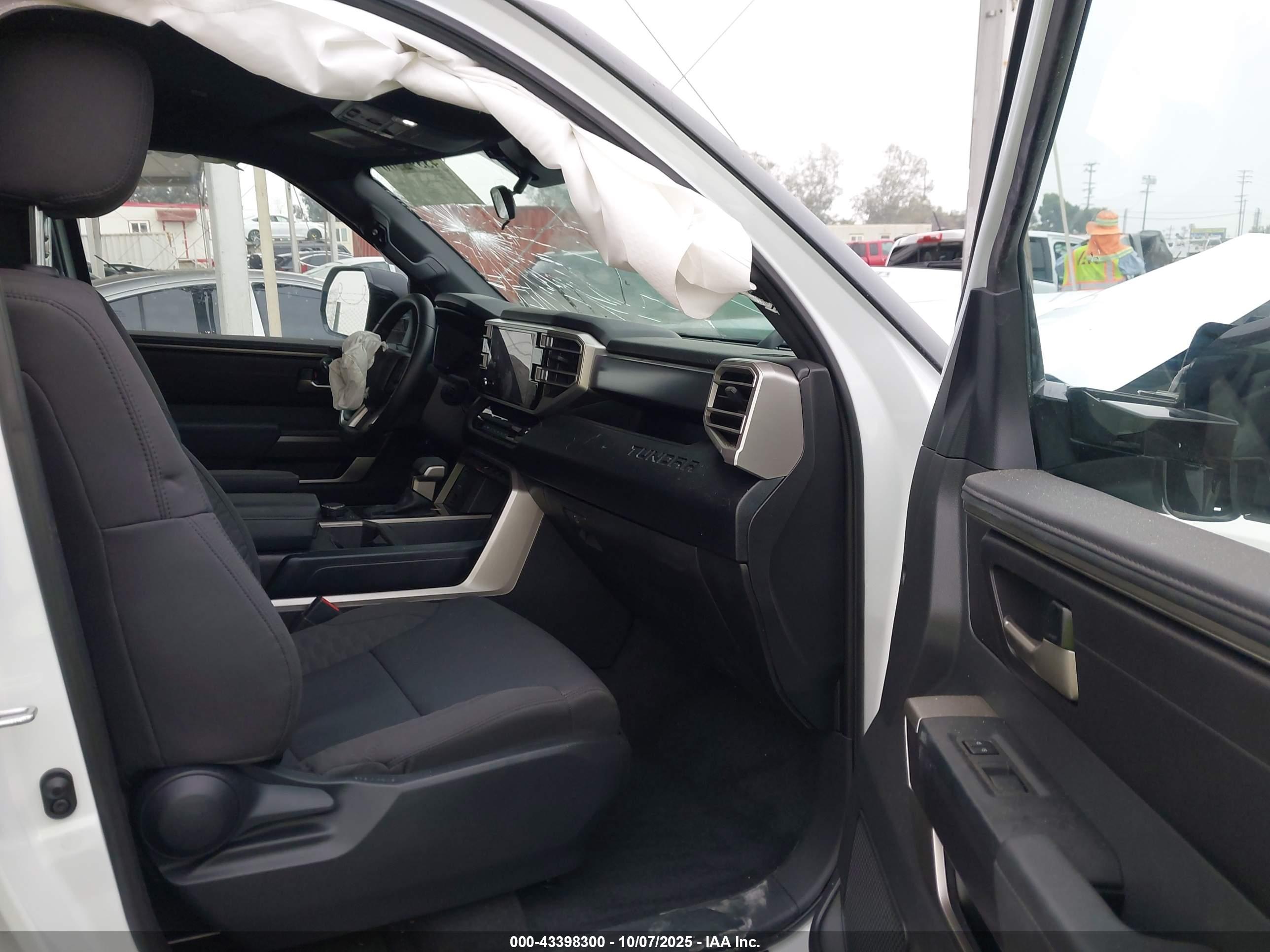 TOYOTA TUNDRA image 5