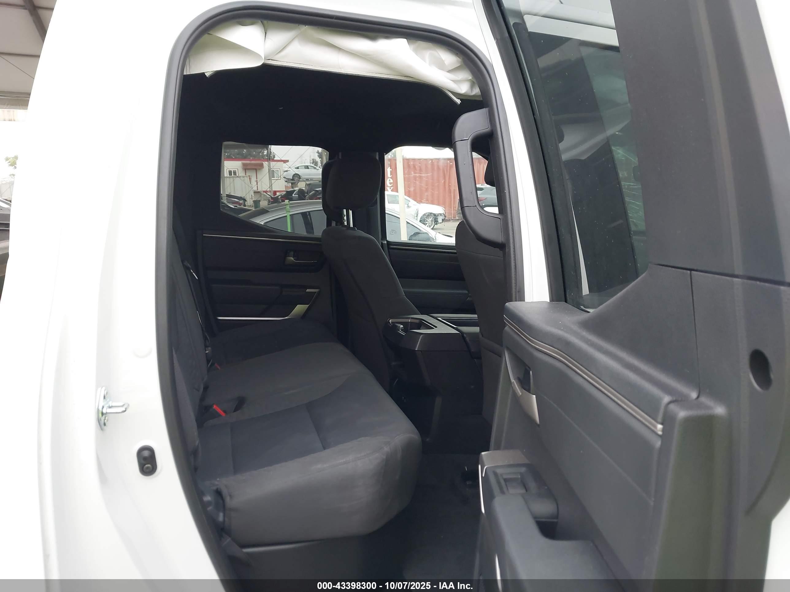 TOYOTA TUNDRA image 8