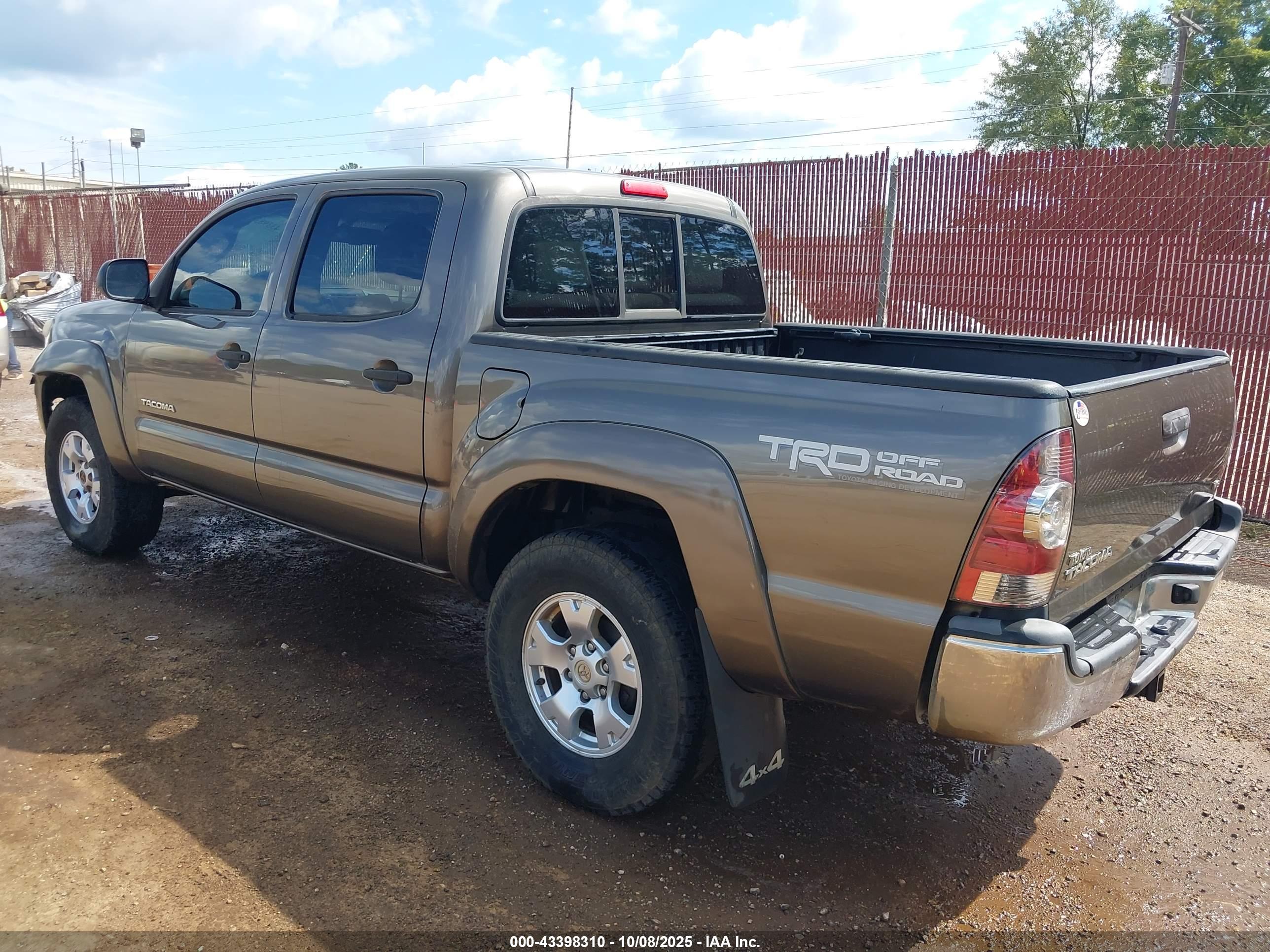 TOYOTA TACOMA image 3