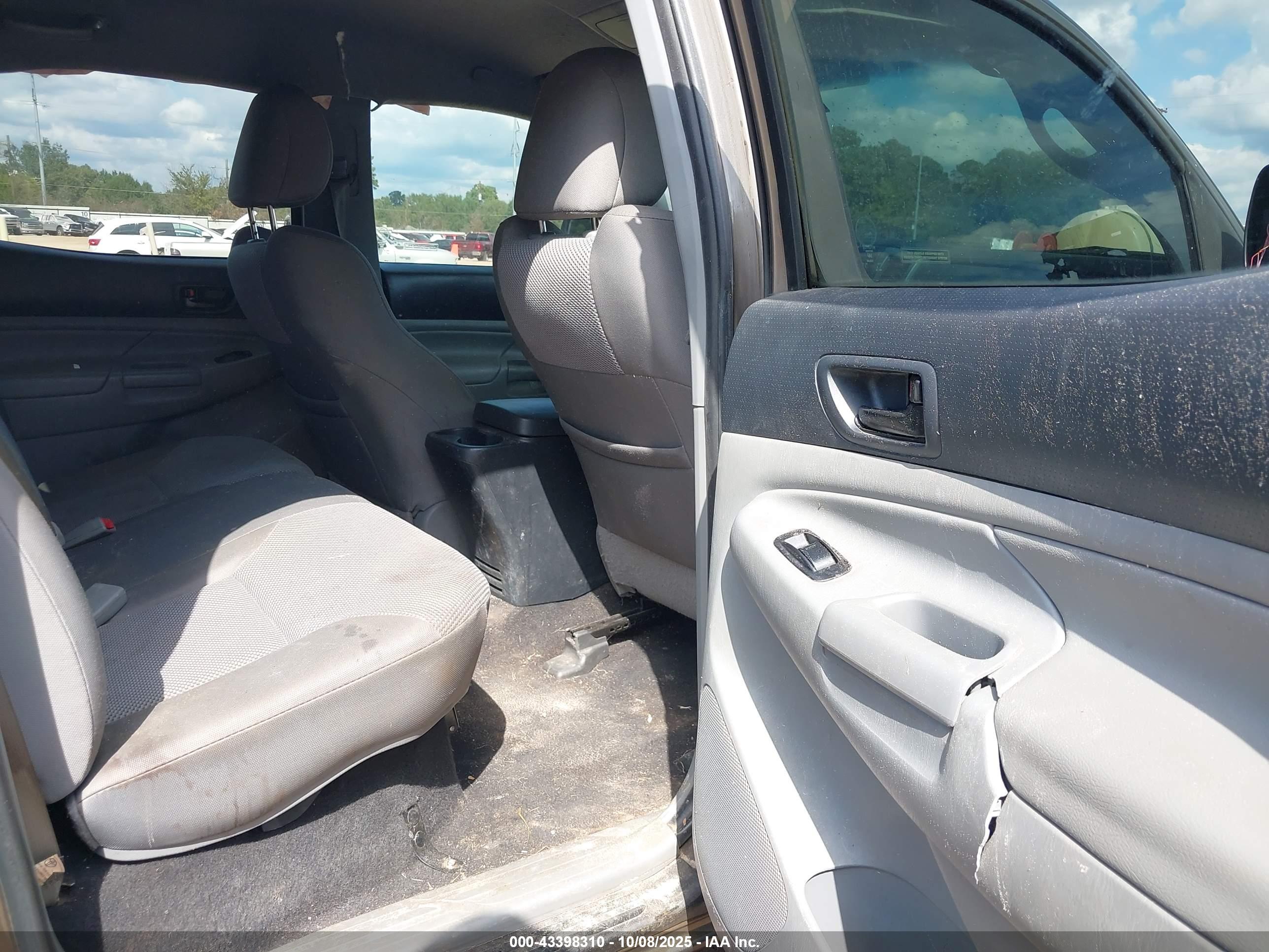TOYOTA TACOMA image 8