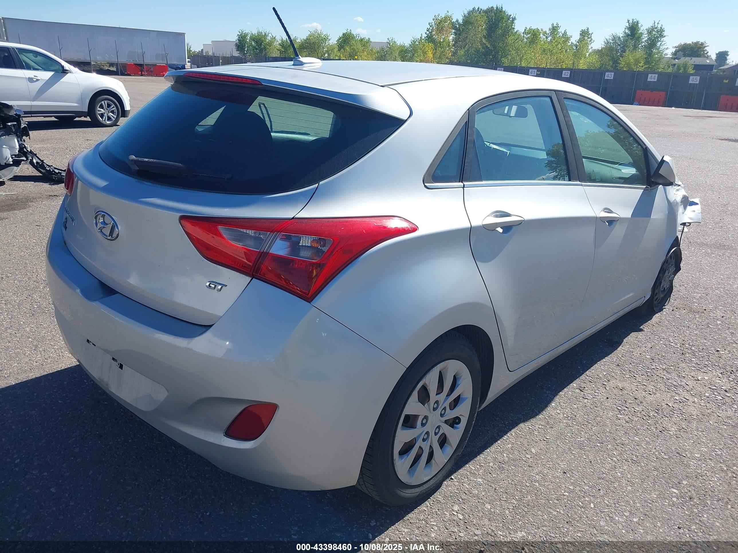 HYUNDAI ELANTRA image 4