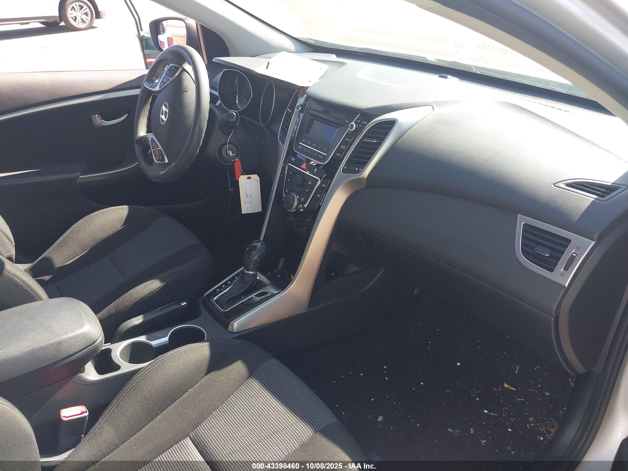 HYUNDAI ELANTRA image 5