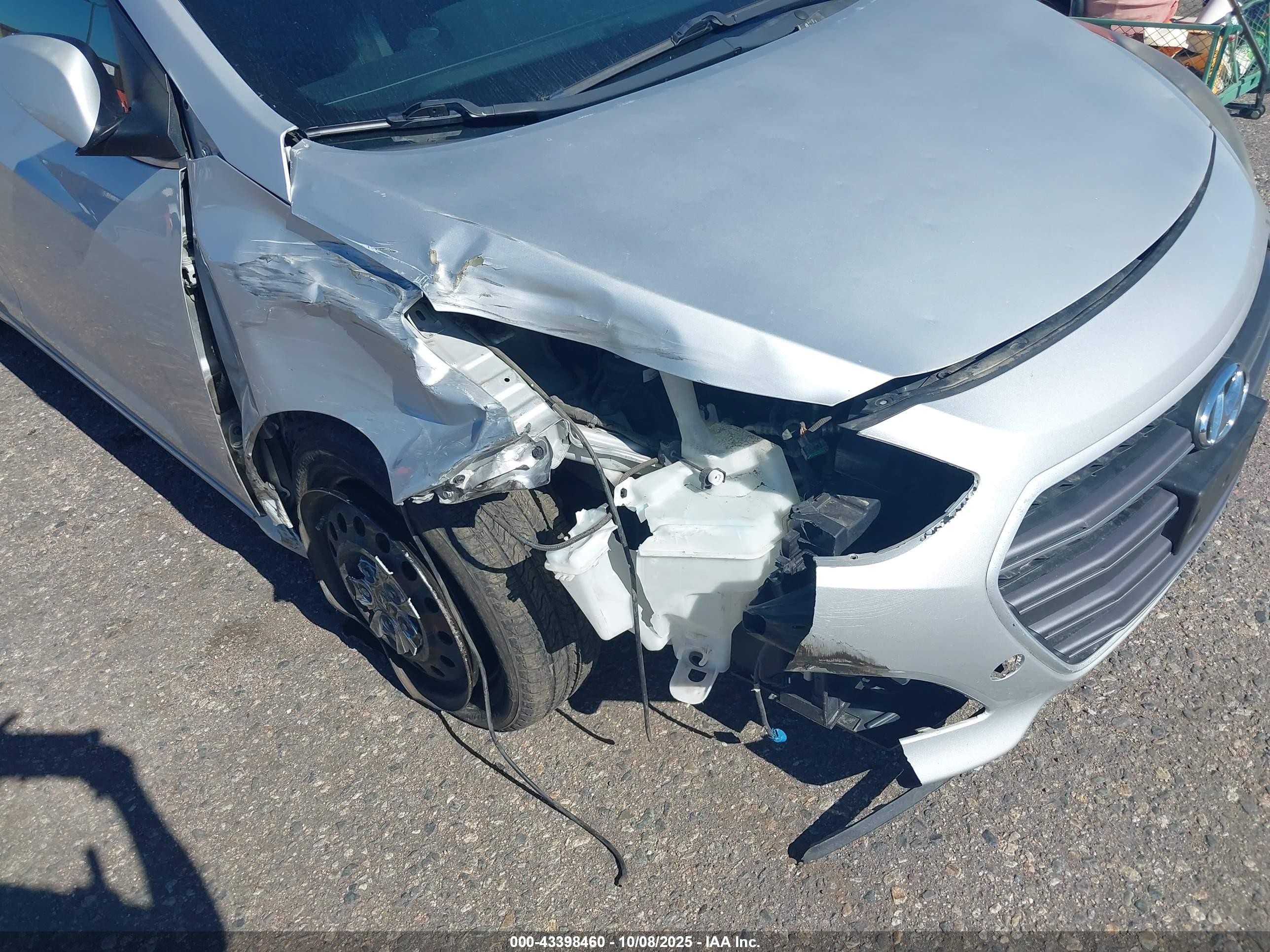HYUNDAI ELANTRA image 6