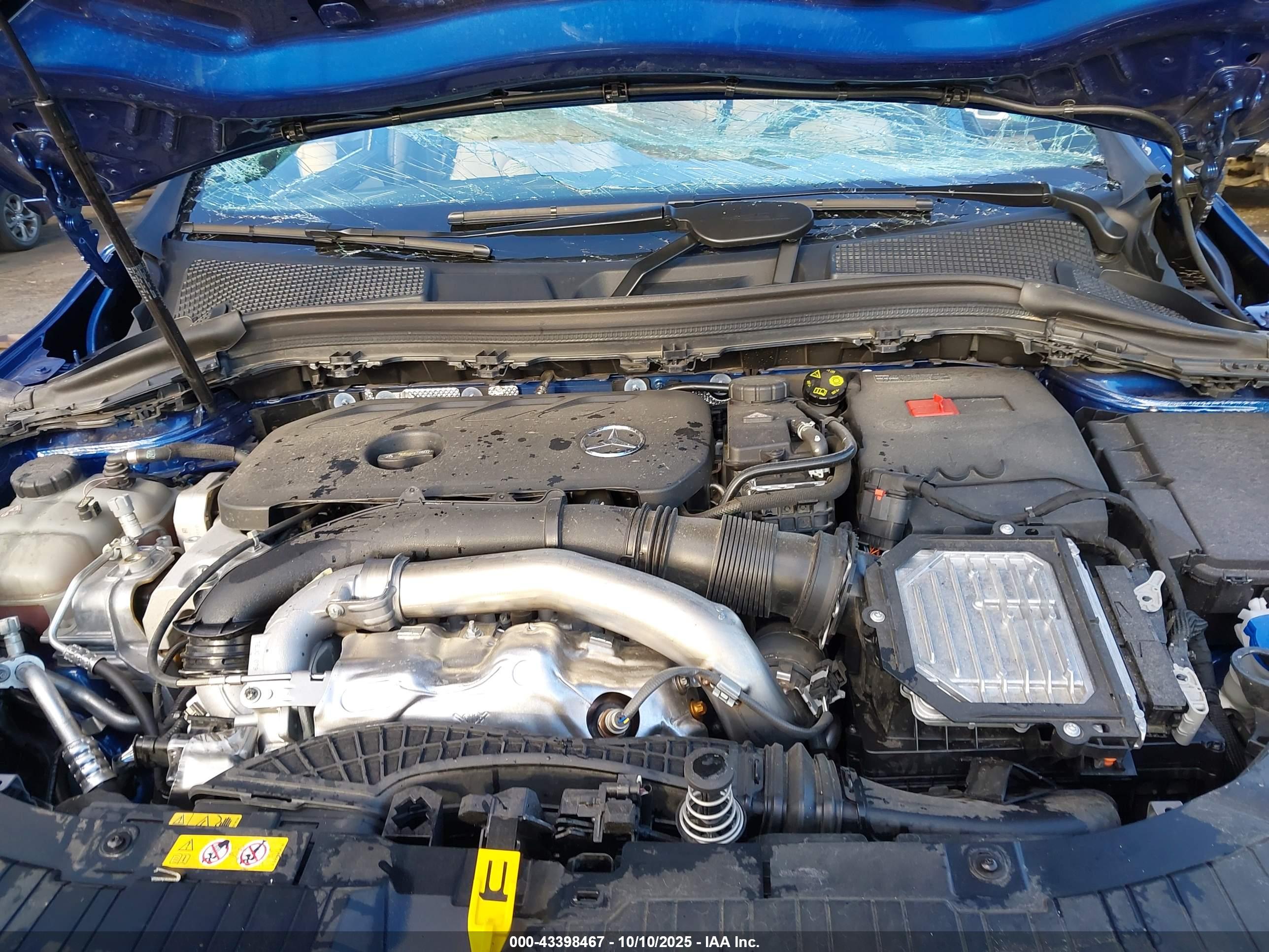 MERCEDES-BENZ GLA image 10