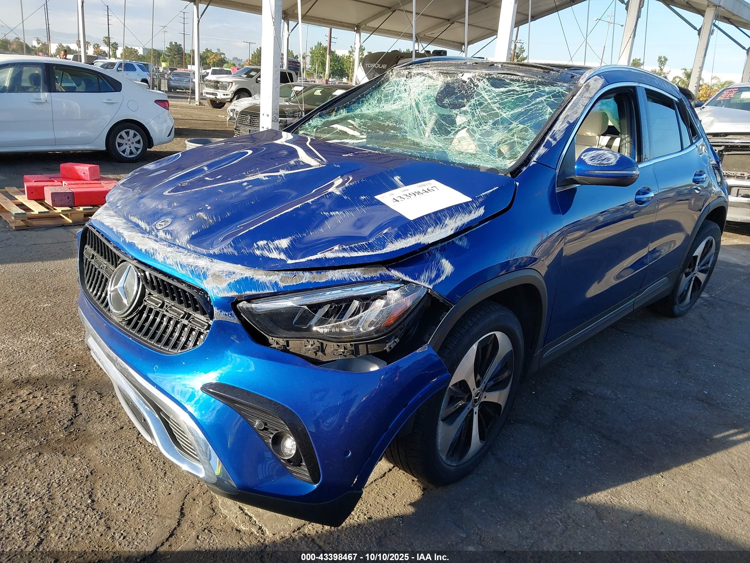 MERCEDES-BENZ GLA image 2