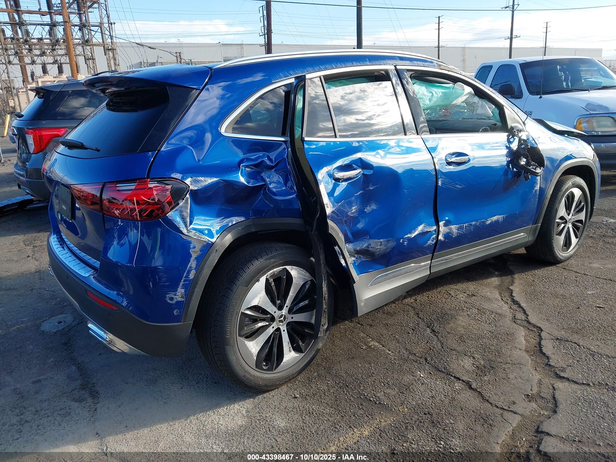 MERCEDES-BENZ GLA image 4