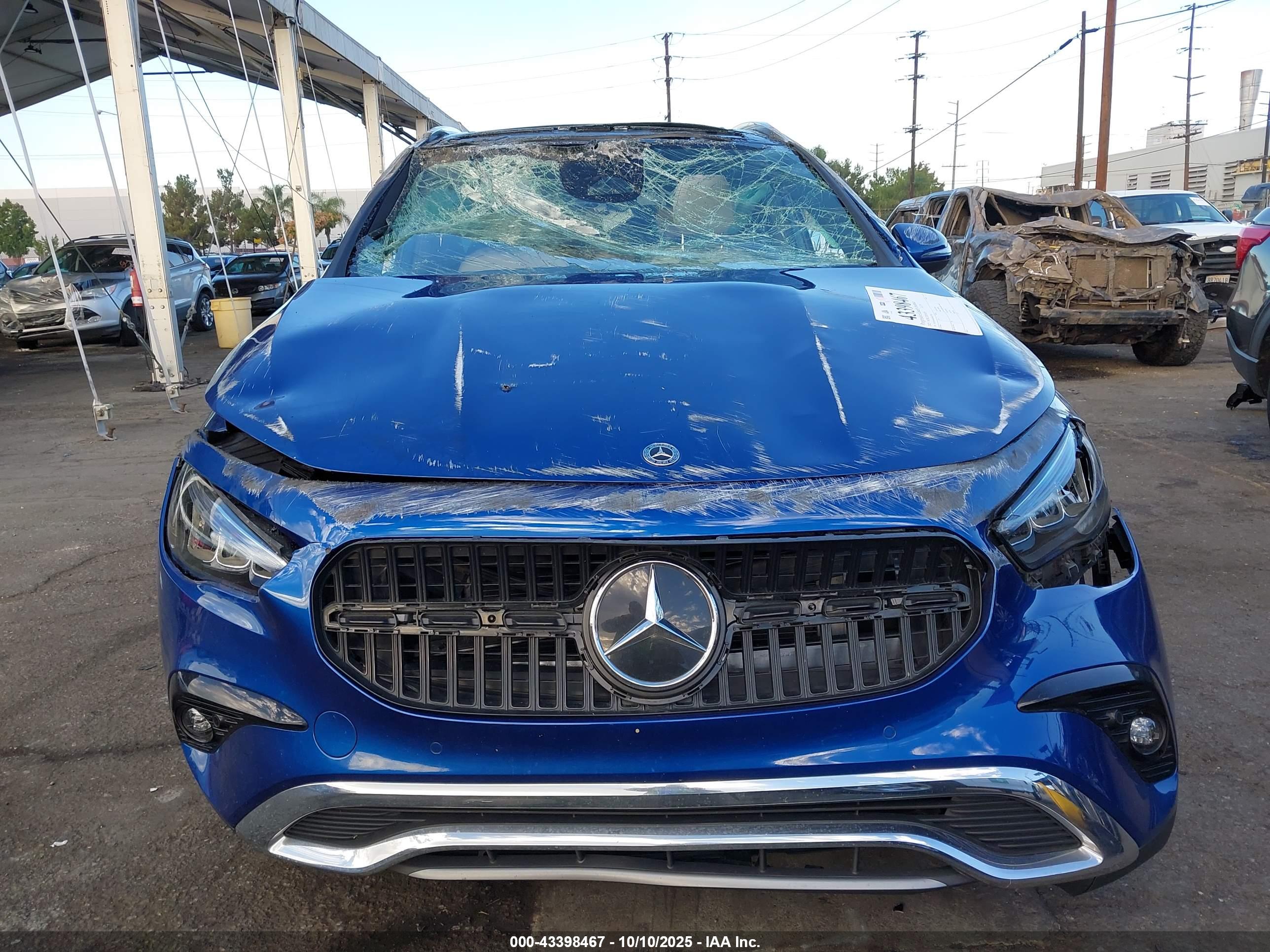 MERCEDES-BENZ GLA image 6