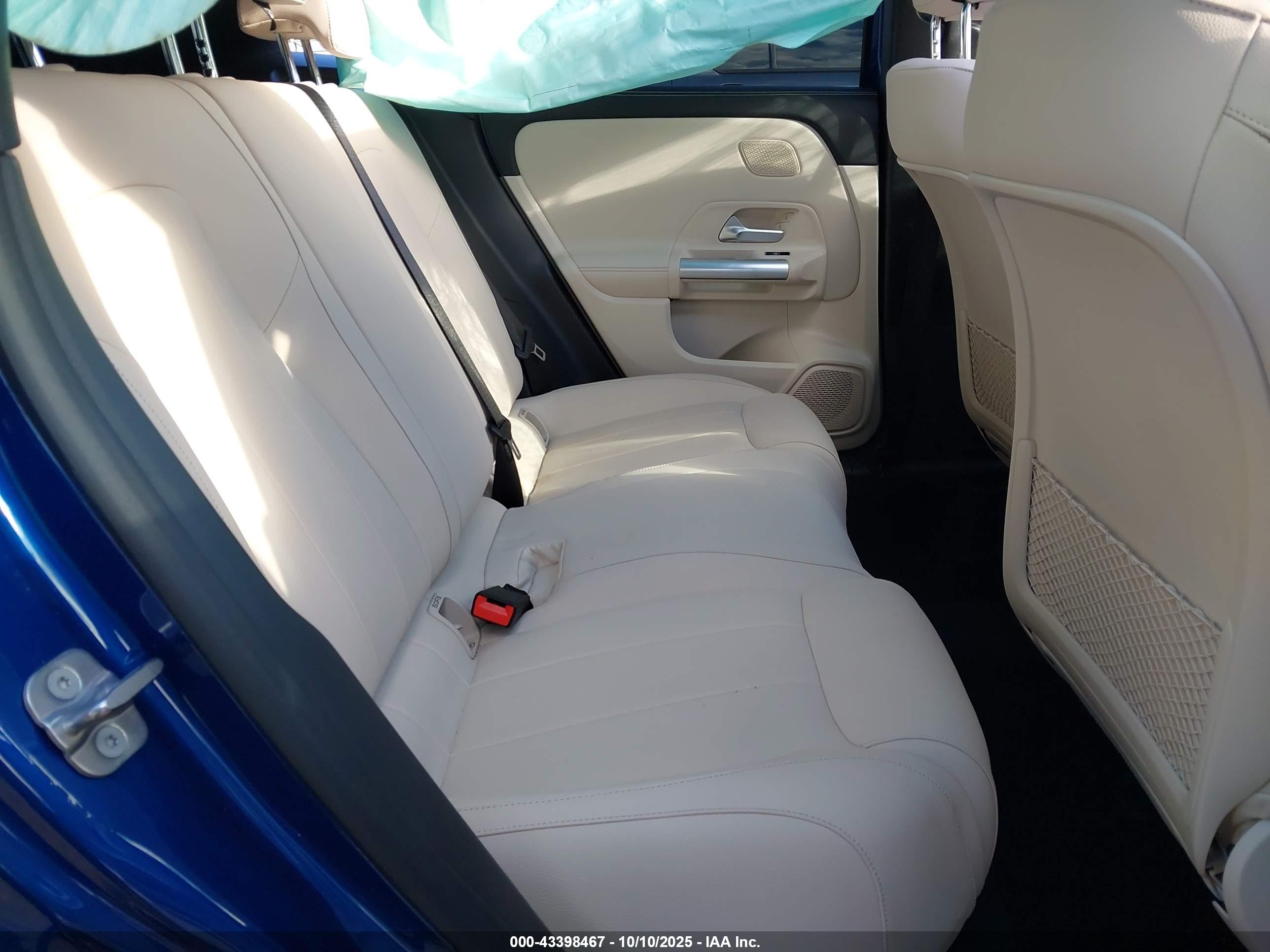 MERCEDES-BENZ GLA image 8