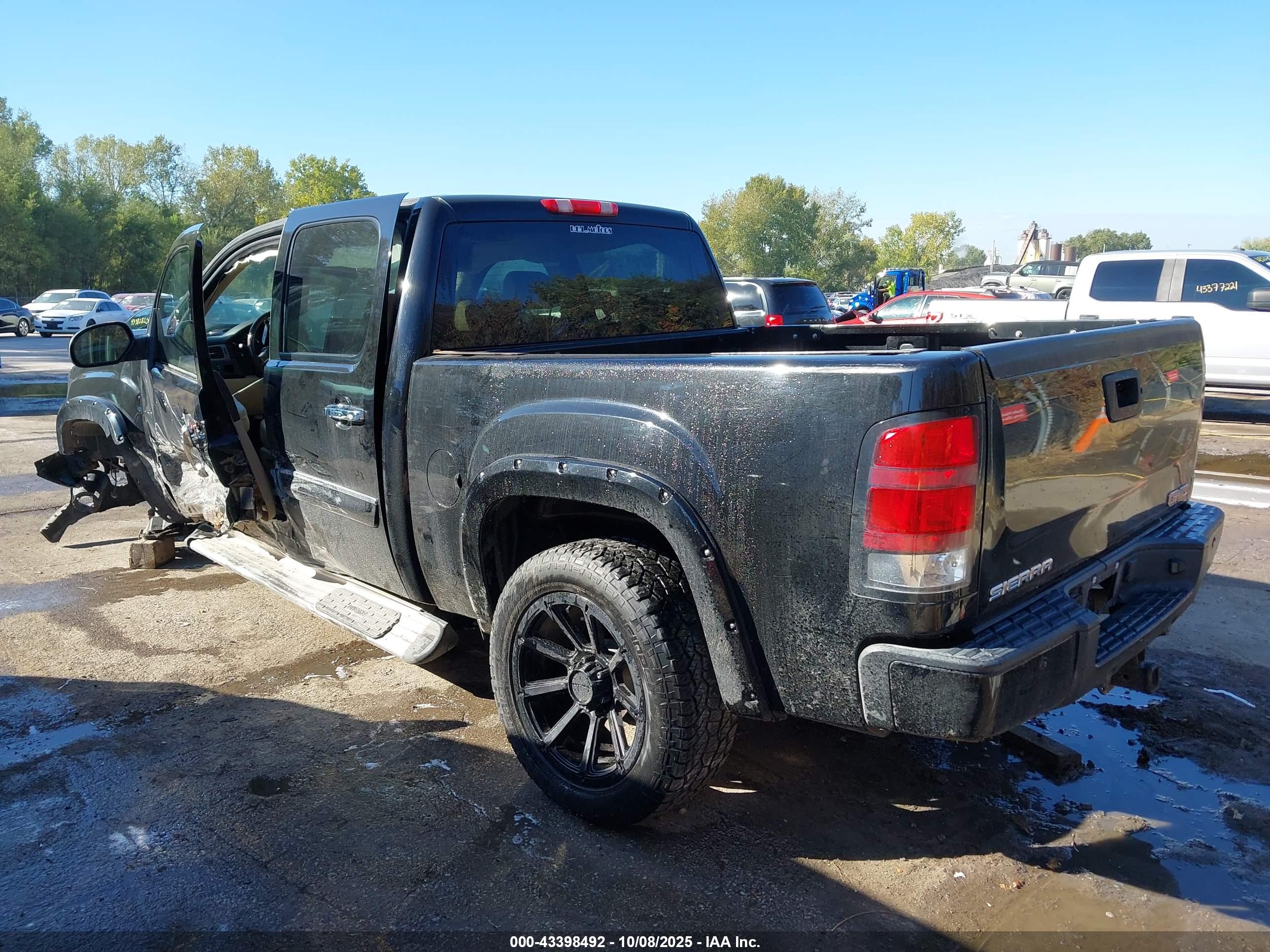GMC SIERRA image 3