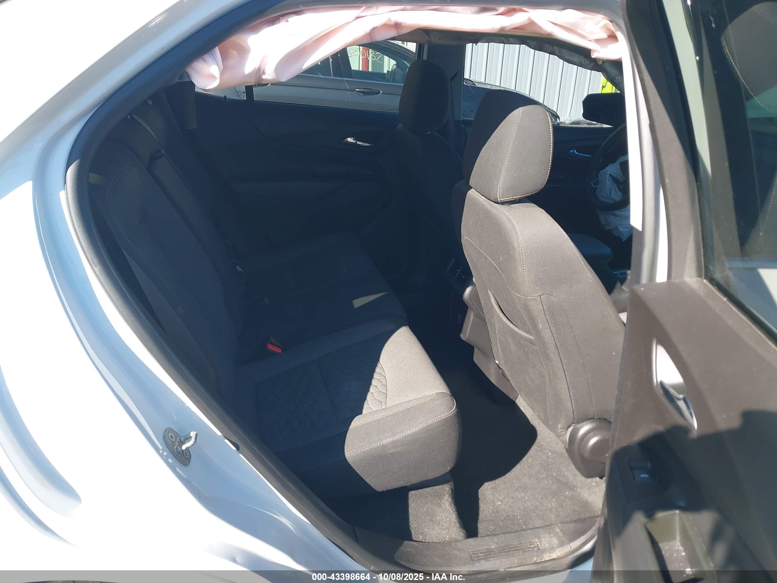 CHEVROLET EQUINOX image 8