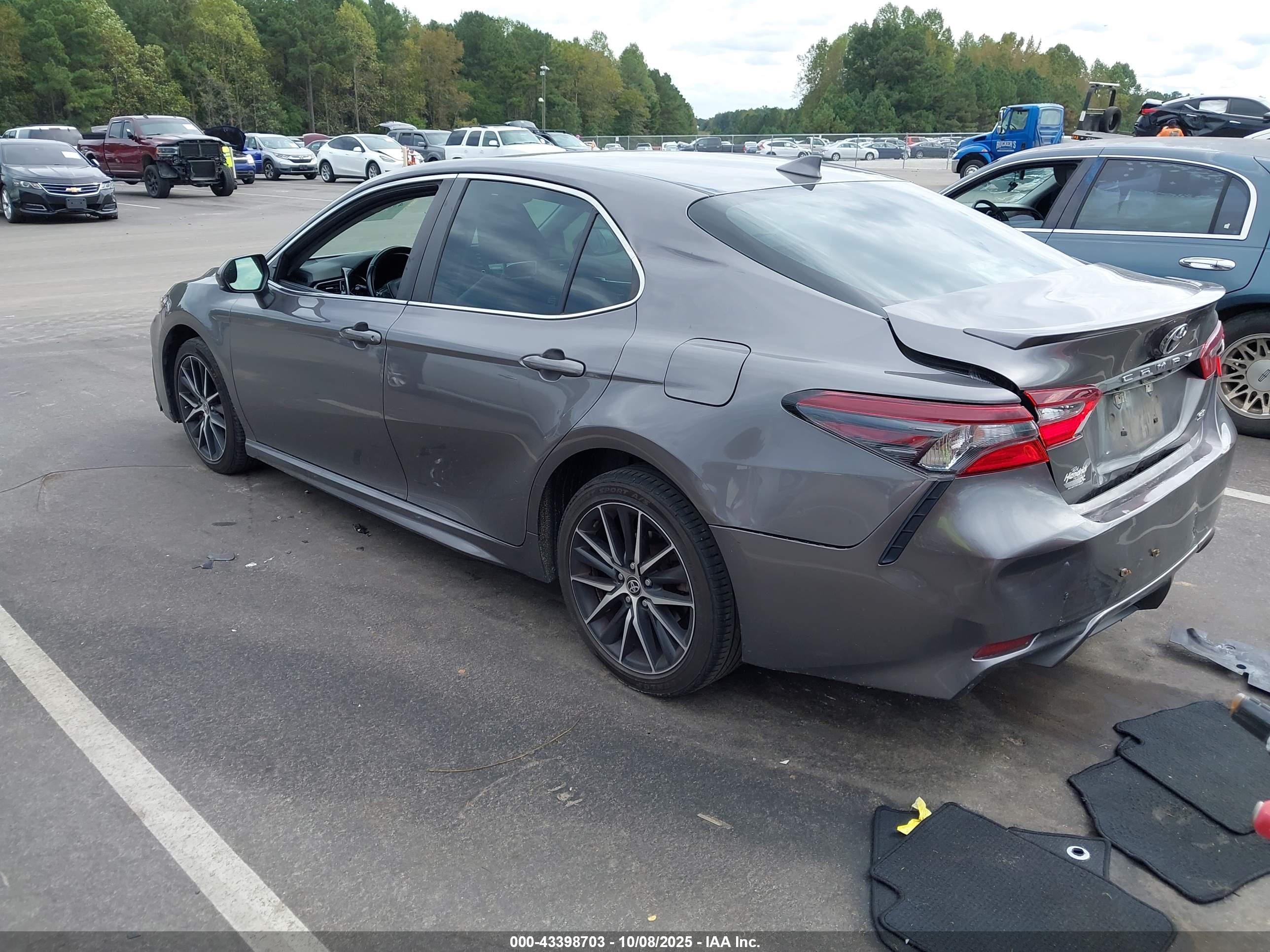 TOYOTA CAMRY image 3