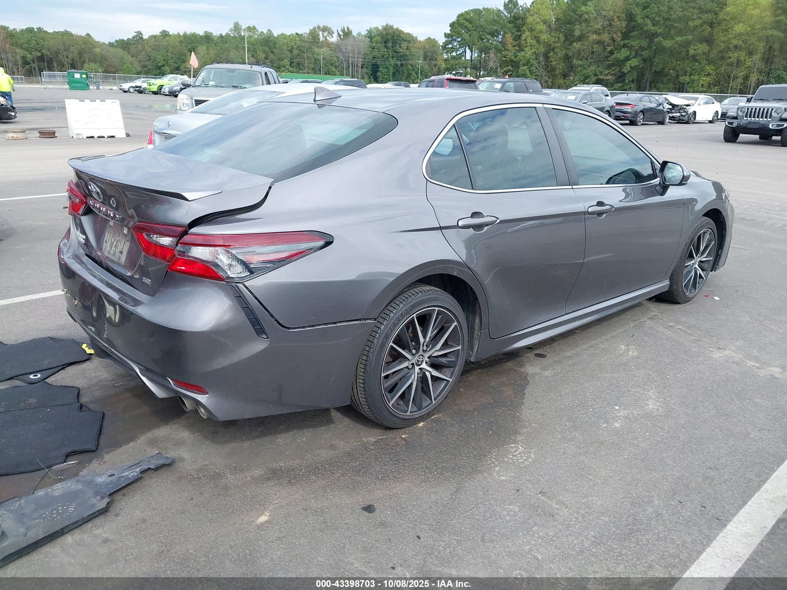 TOYOTA CAMRY image 4