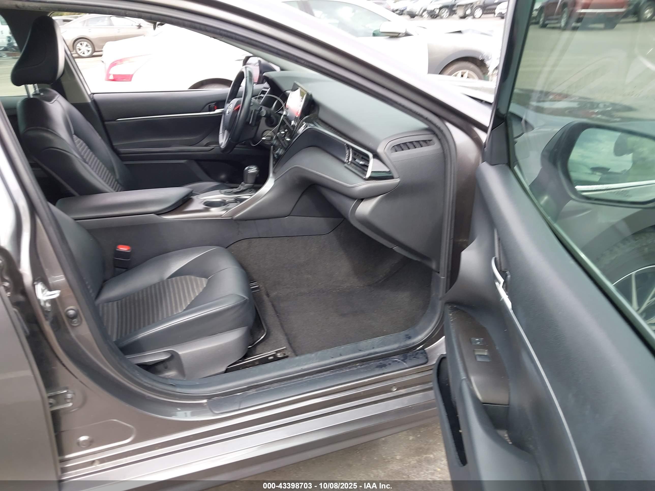 TOYOTA CAMRY image 5