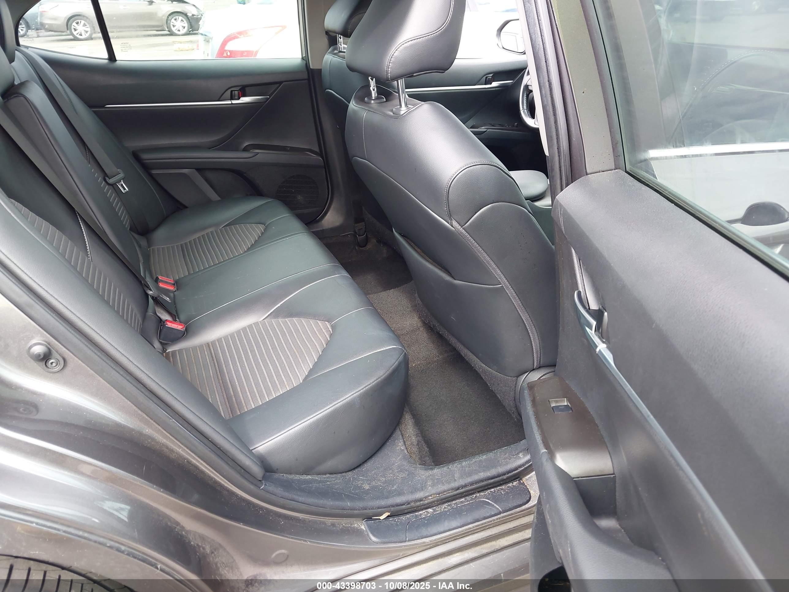 TOYOTA CAMRY image 8