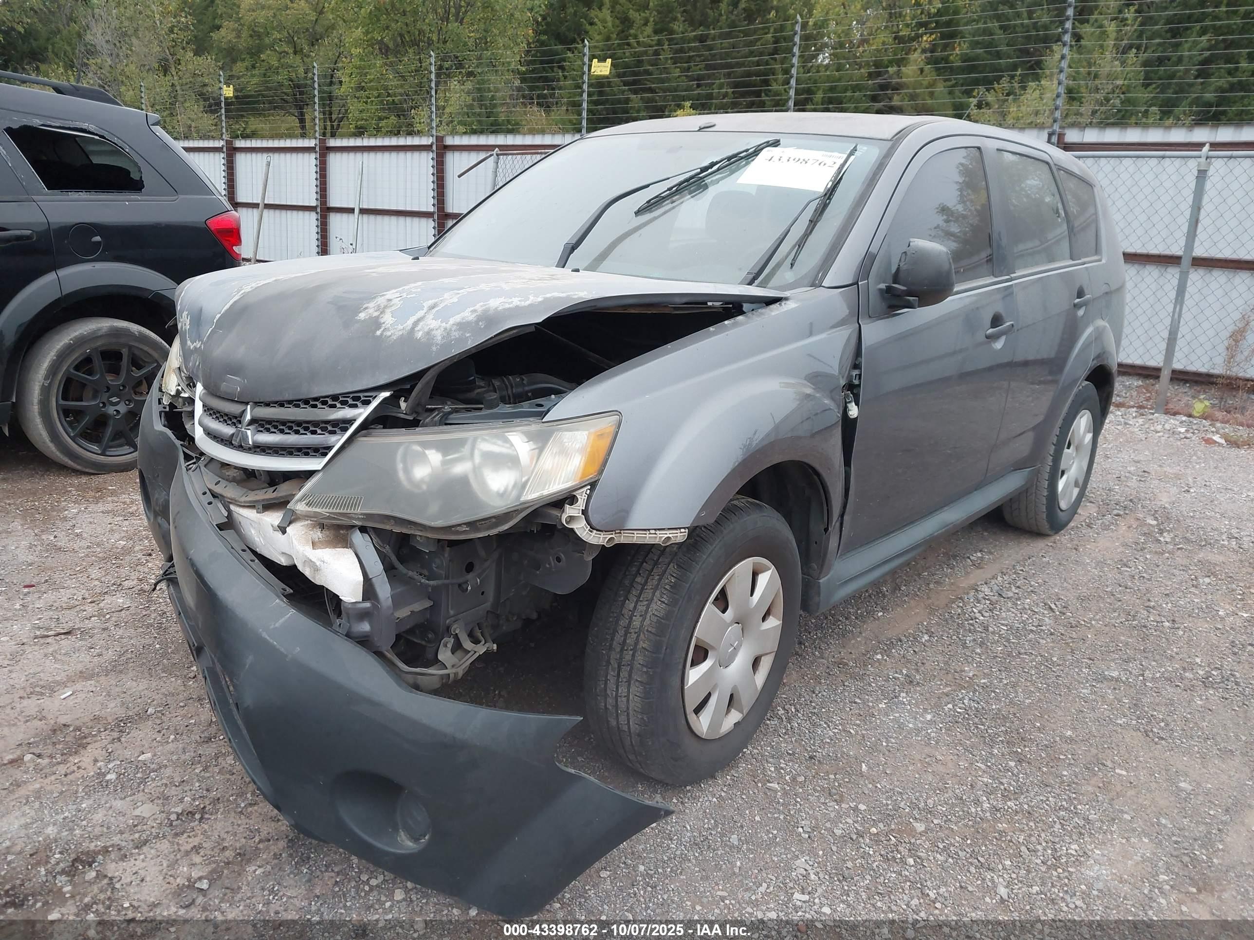 MITSUBISHI OUTLANDER image 2