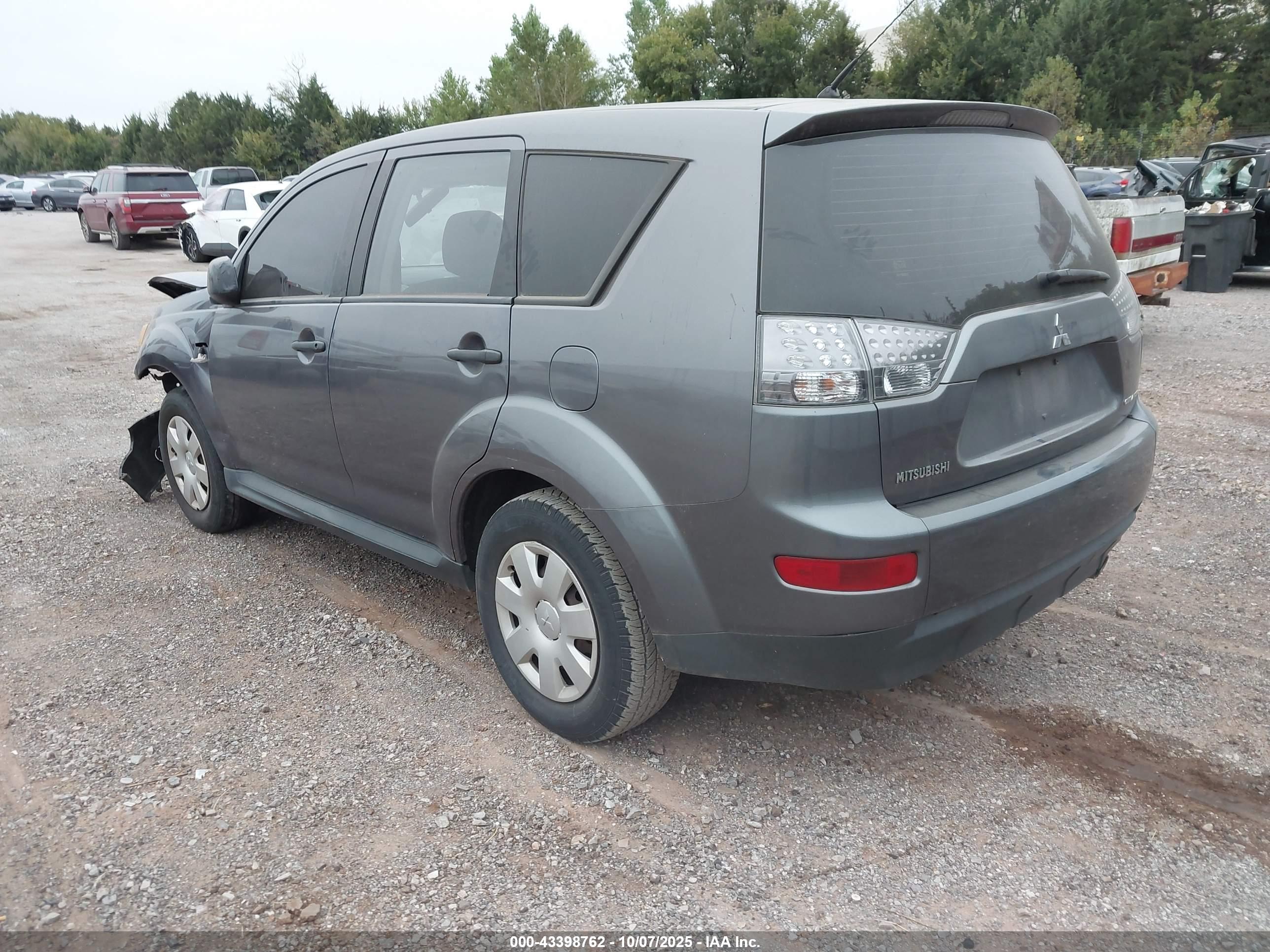 MITSUBISHI OUTLANDER image 3