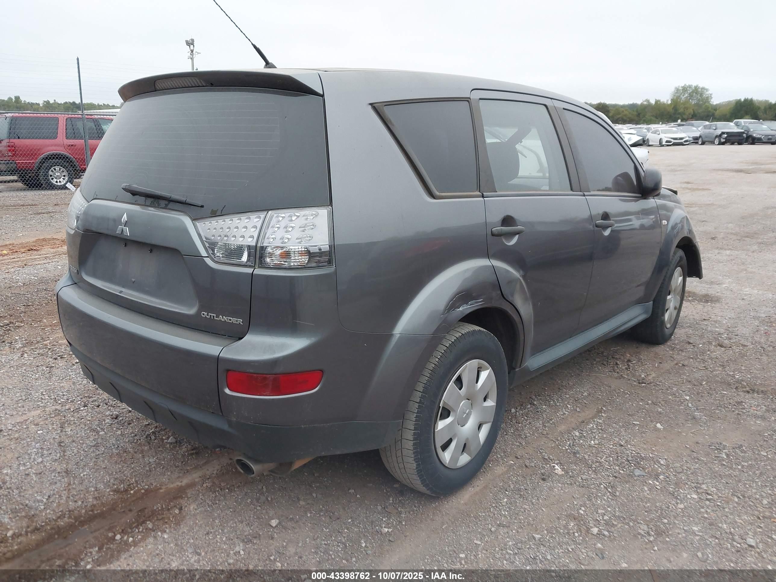 MITSUBISHI OUTLANDER image 4