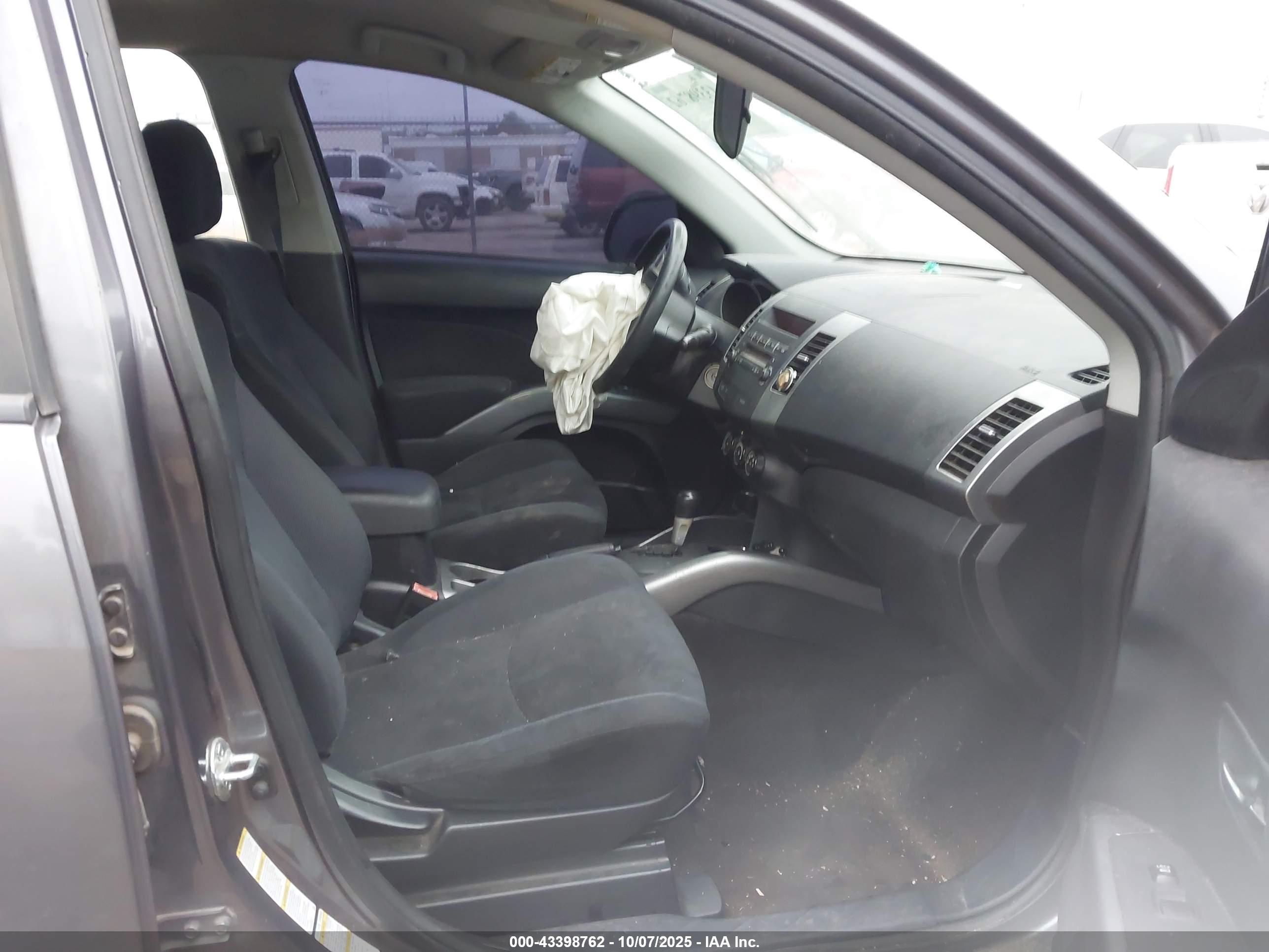 MITSUBISHI OUTLANDER image 5