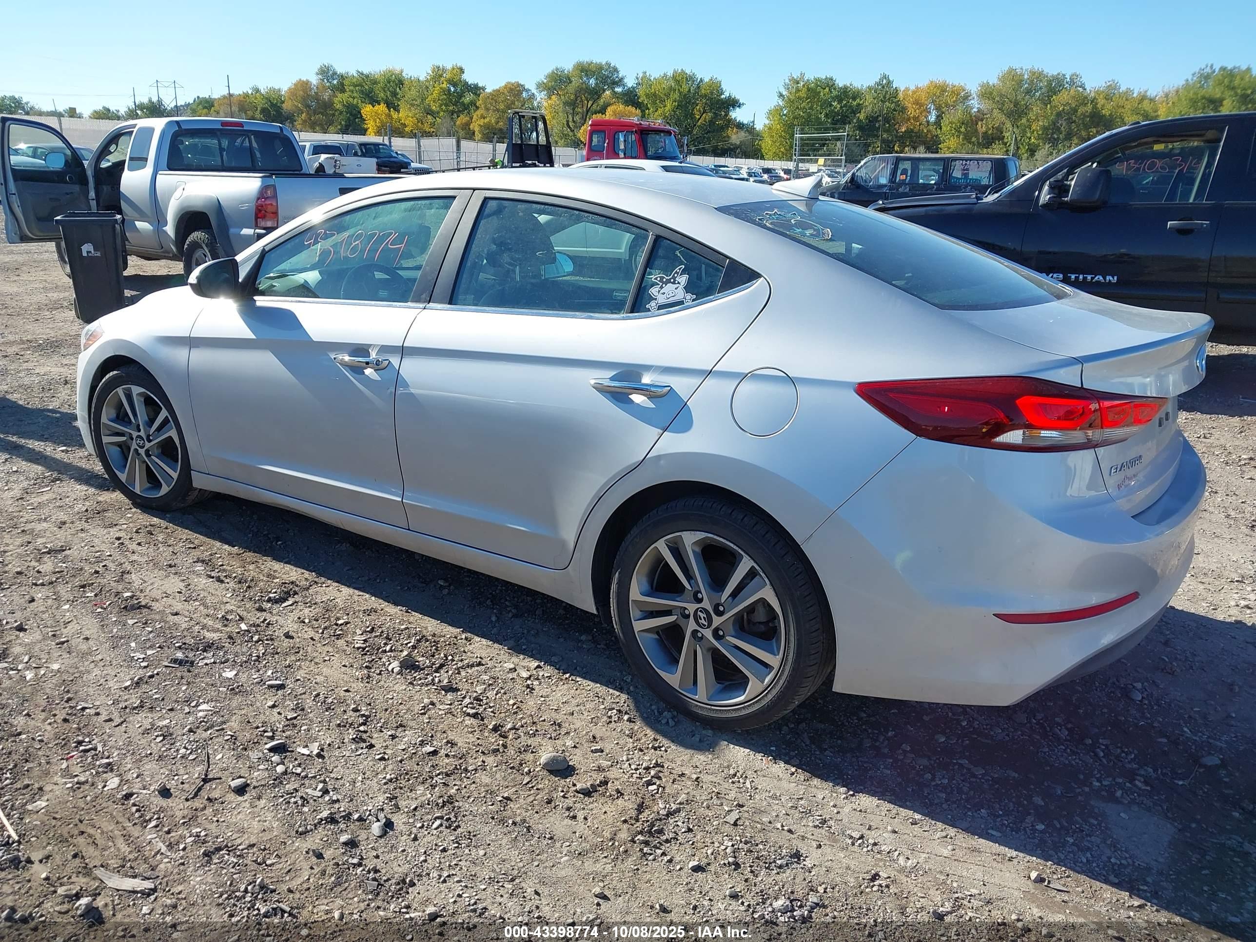 HYUNDAI ELANTRA image 3