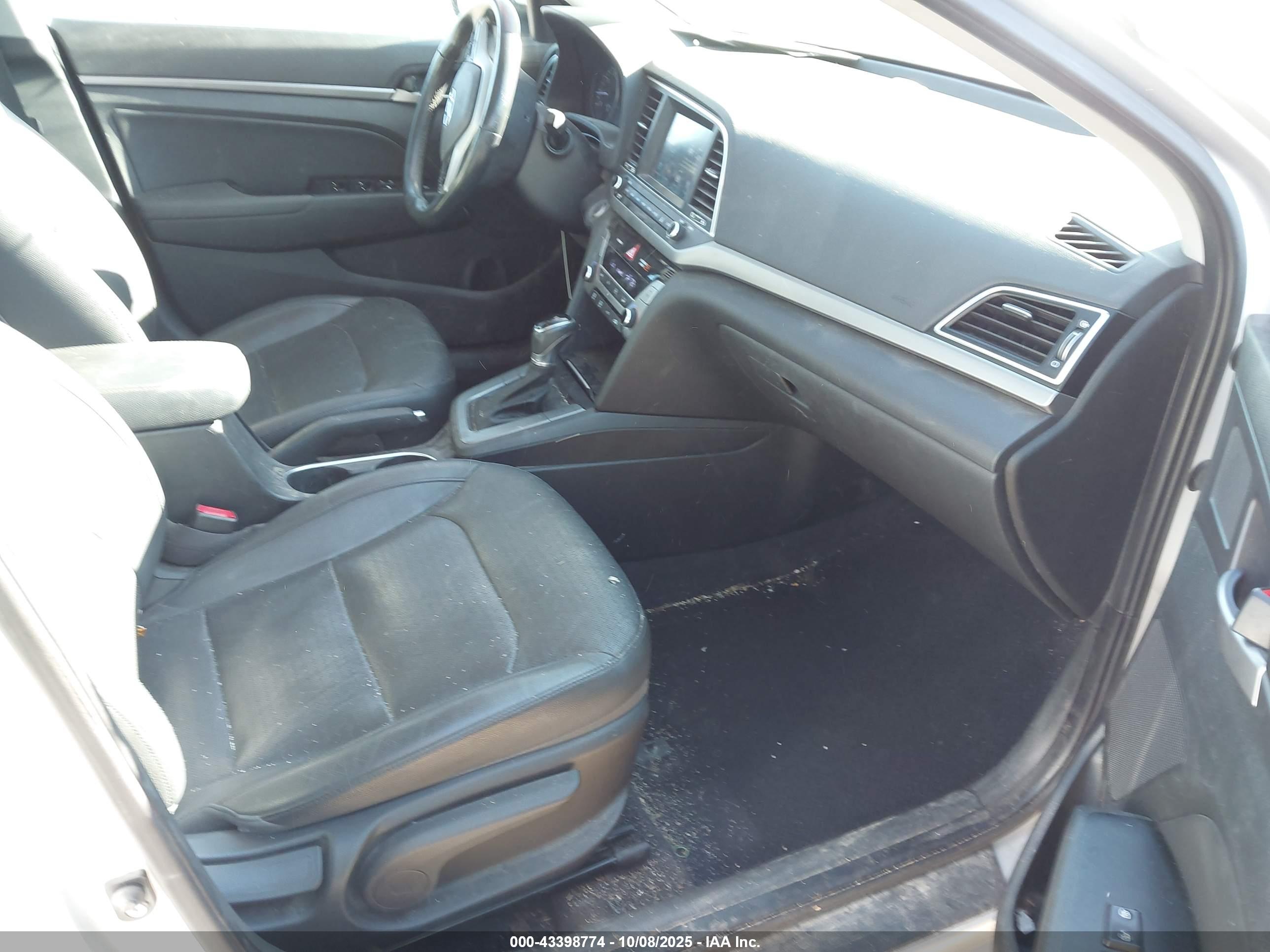 HYUNDAI ELANTRA image 5