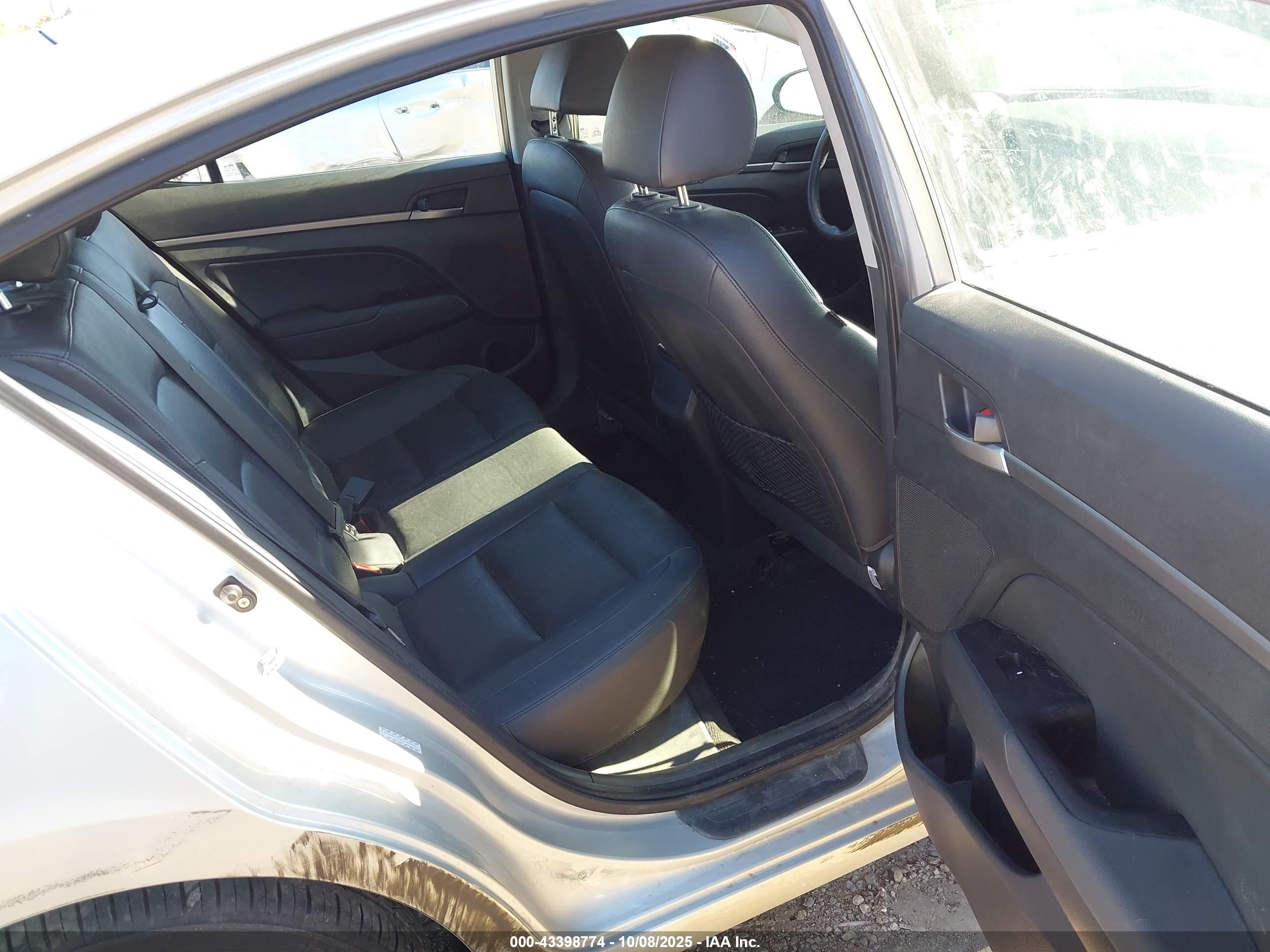 HYUNDAI ELANTRA image 8