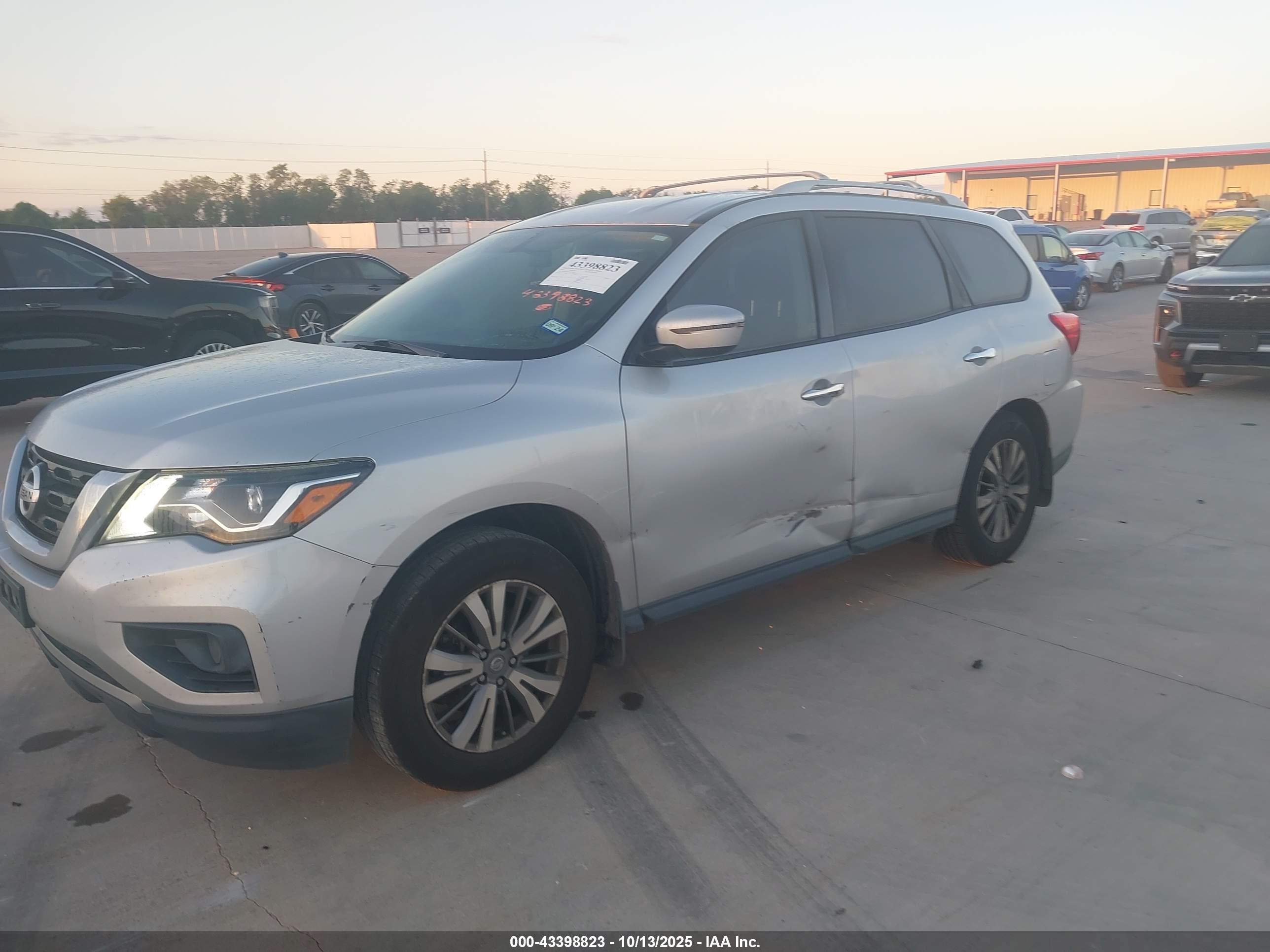 NISSAN PATHFINDER image 6