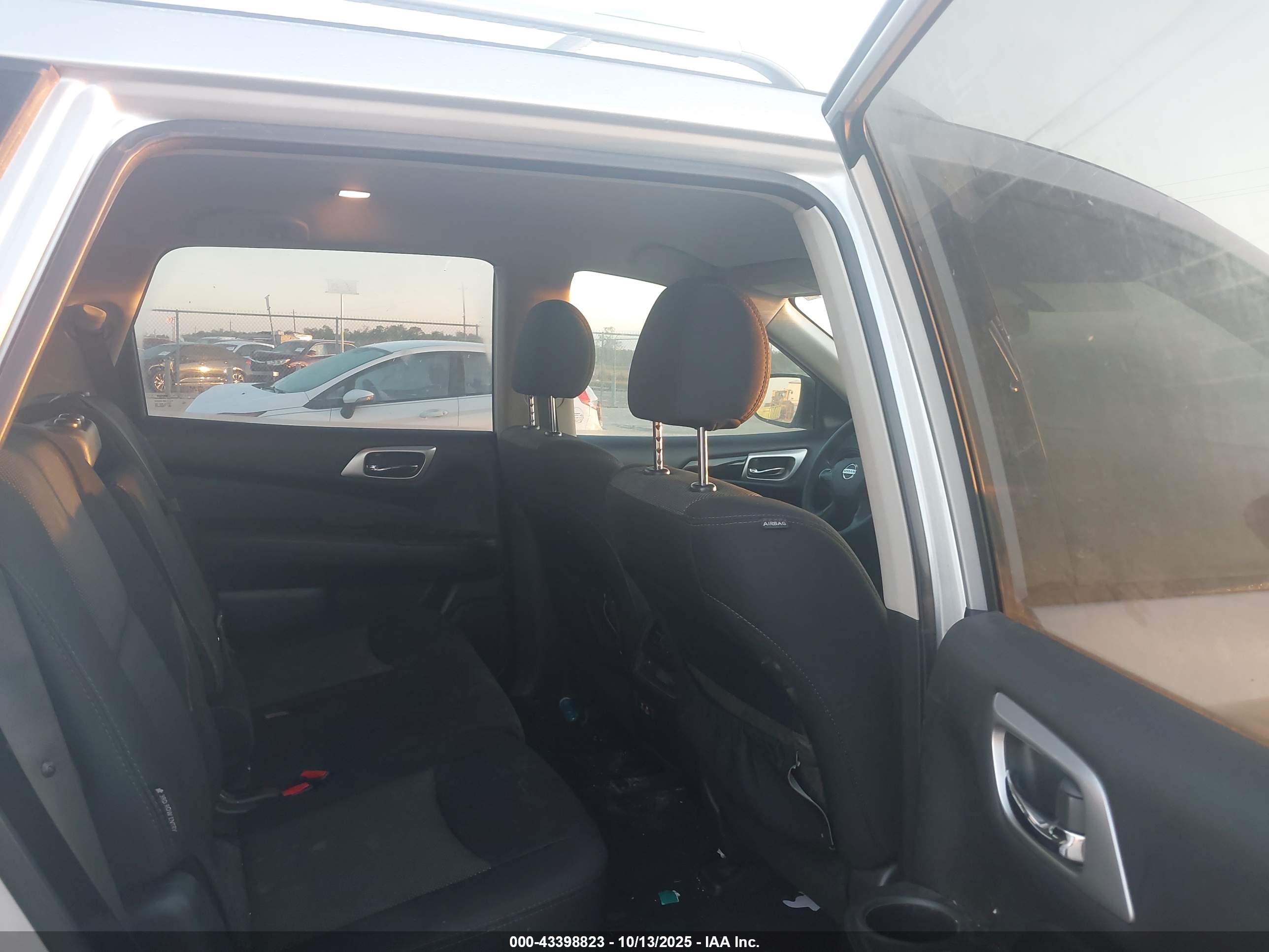 NISSAN PATHFINDER image 8