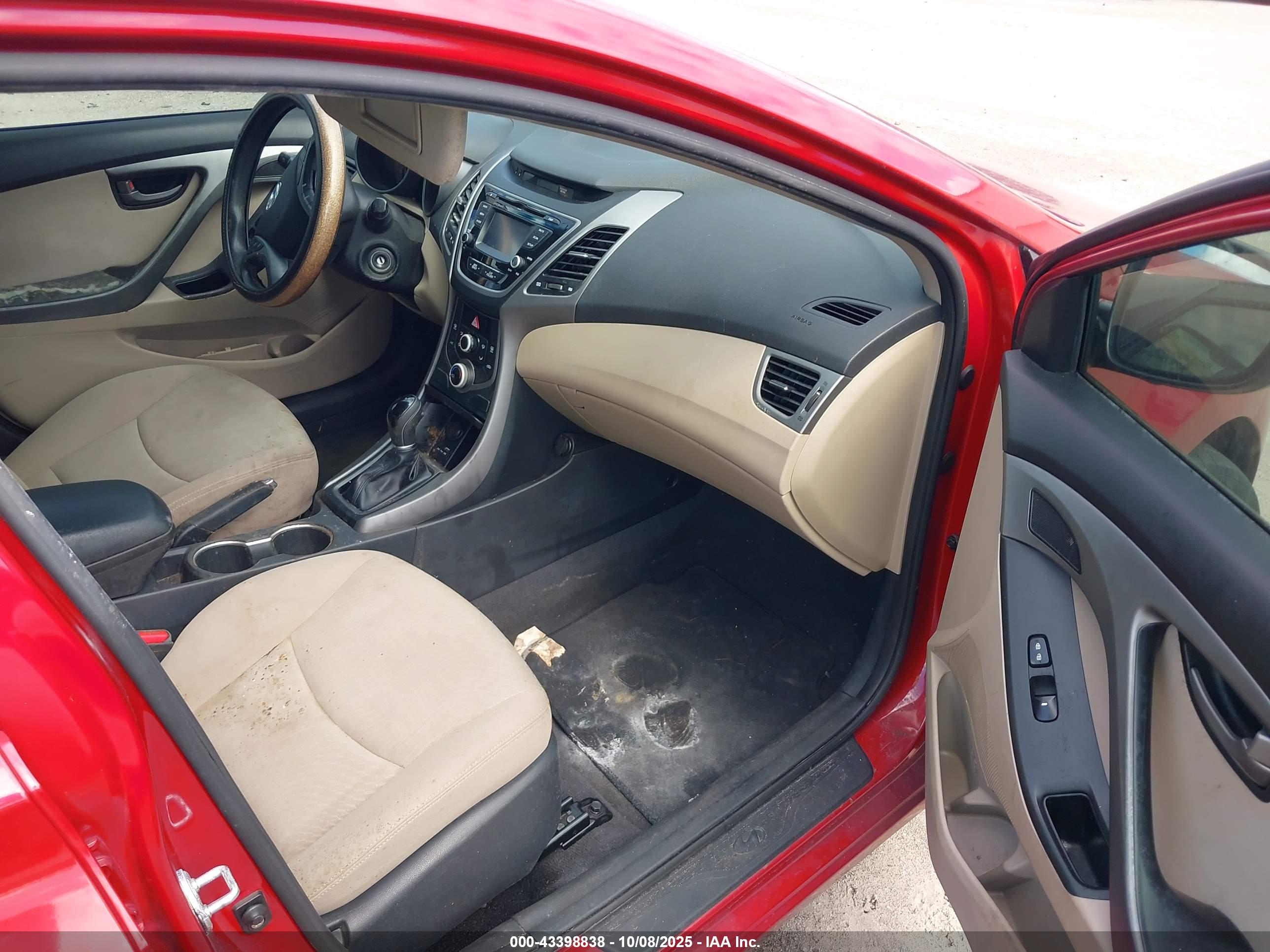 HYUNDAI ELANTRA image 5