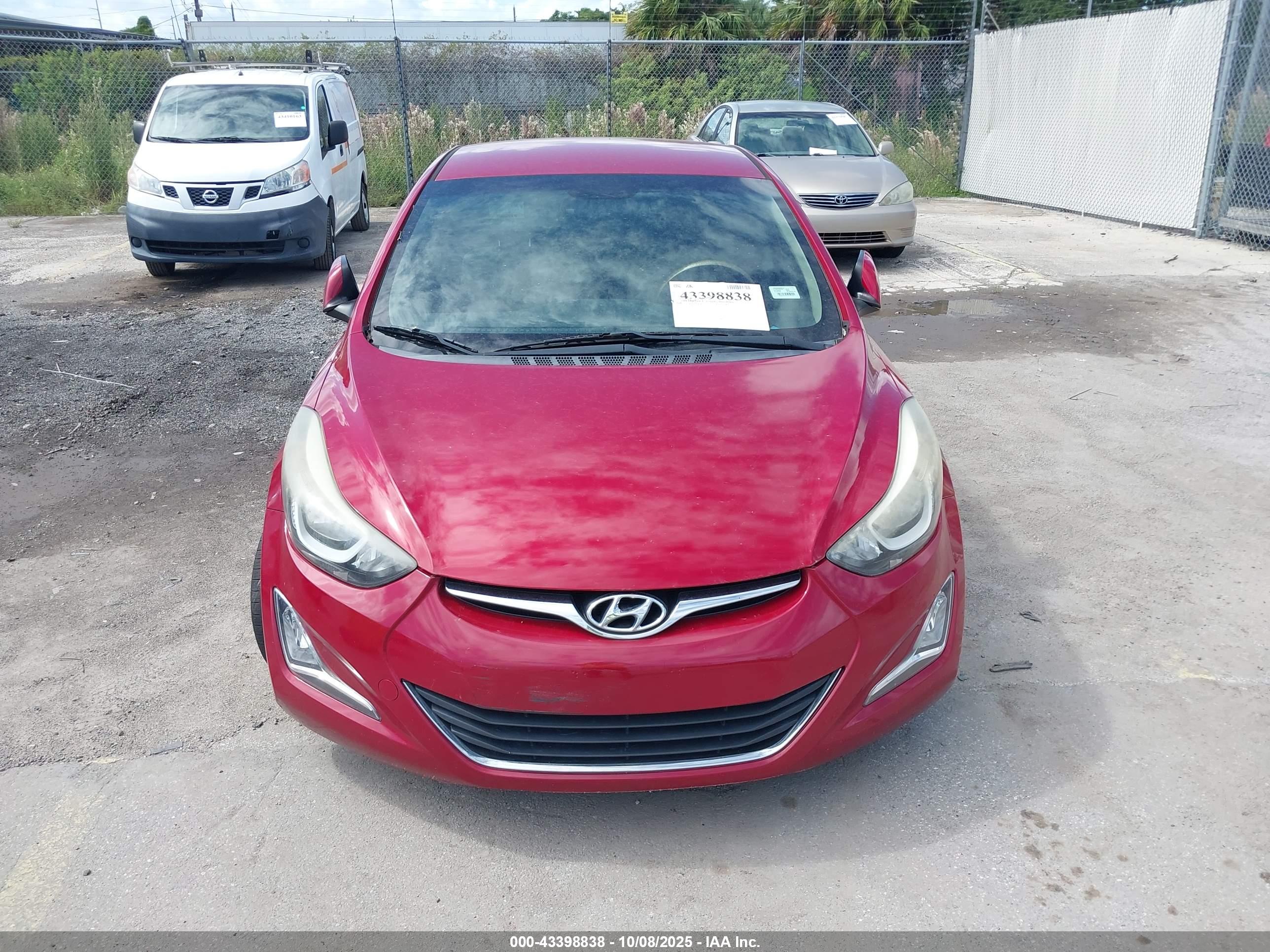 HYUNDAI ELANTRA image 6