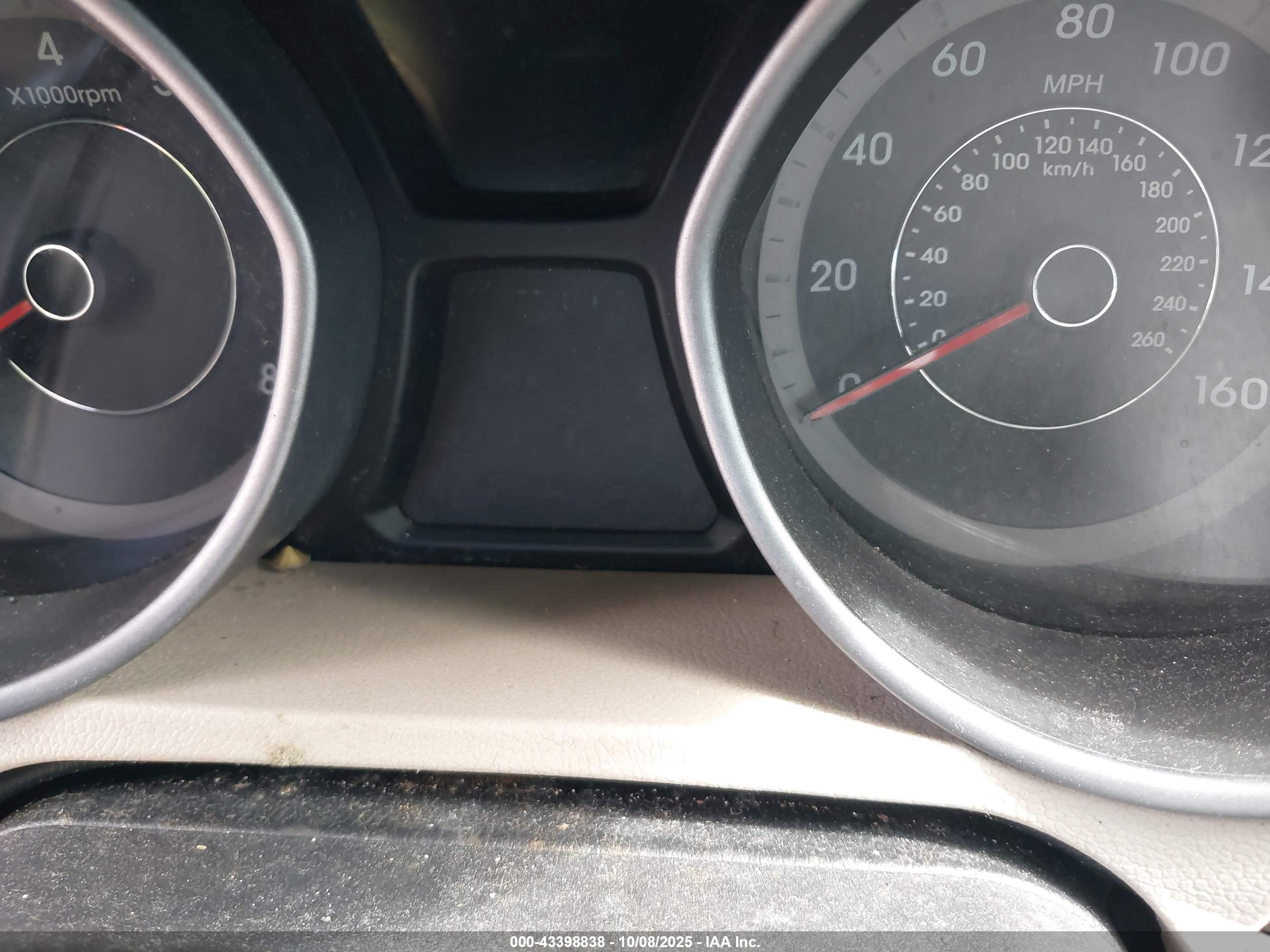 HYUNDAI ELANTRA image 7