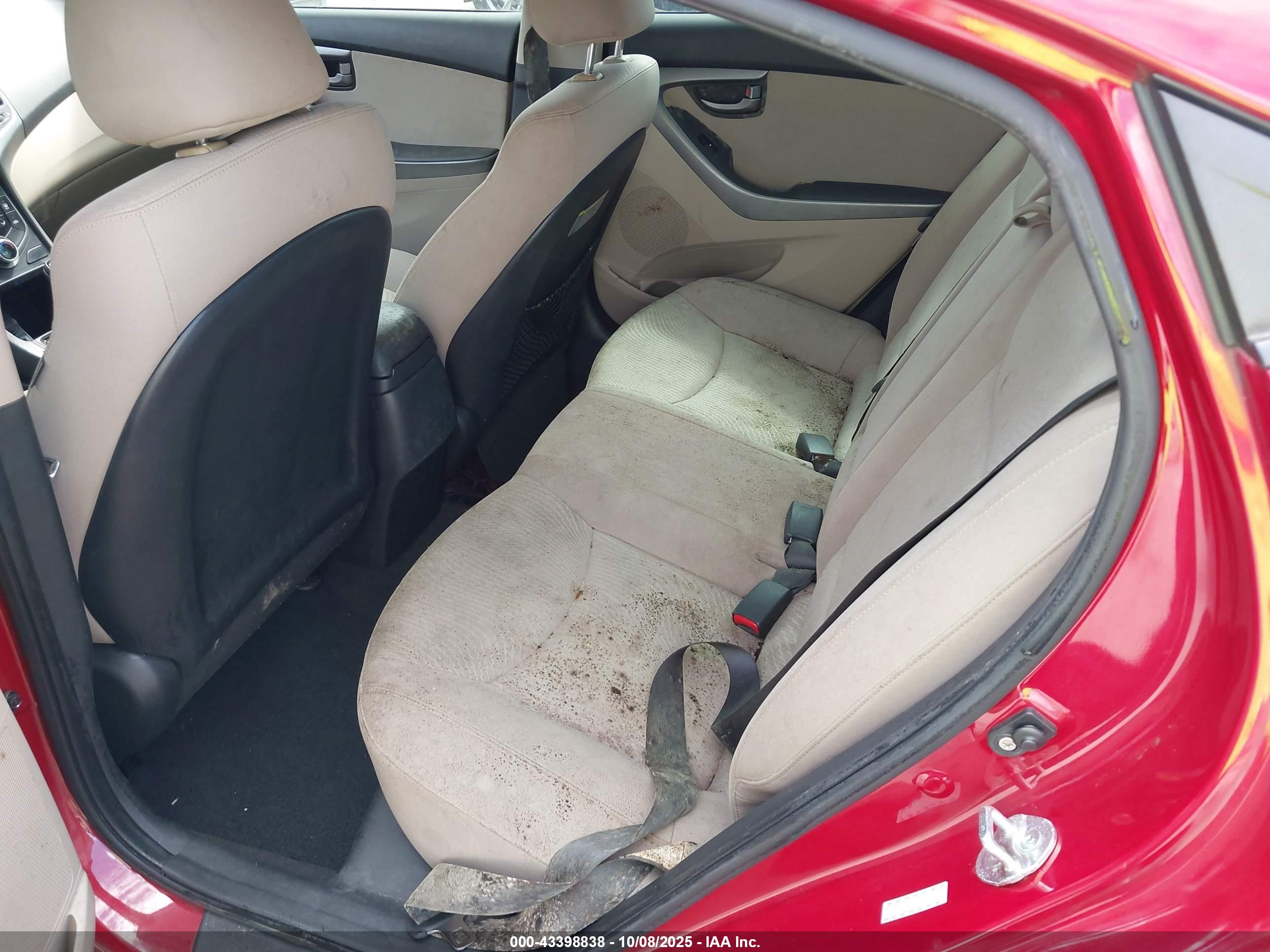 HYUNDAI ELANTRA image 8