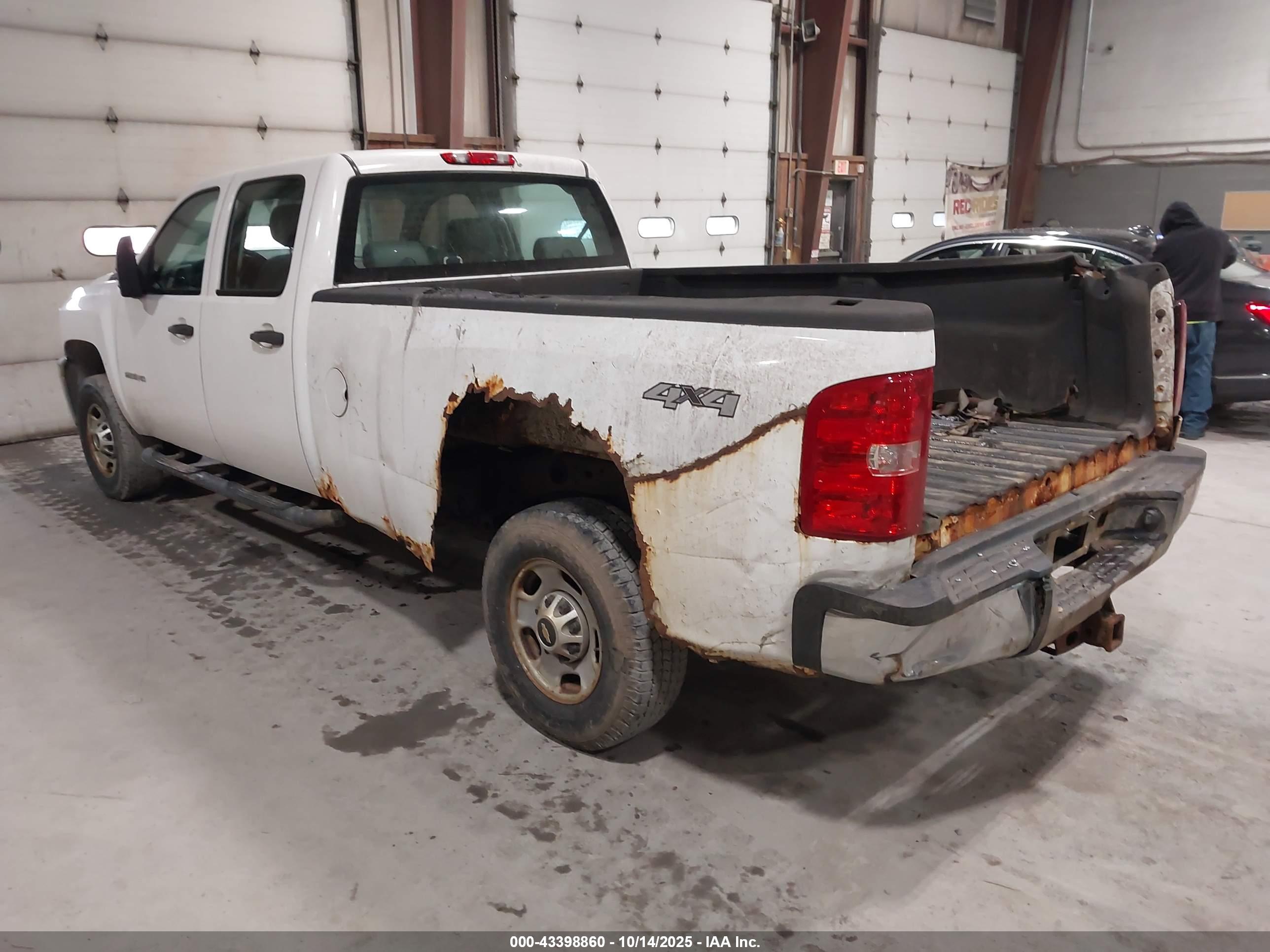 CHEVROLET SILVERADO image 3