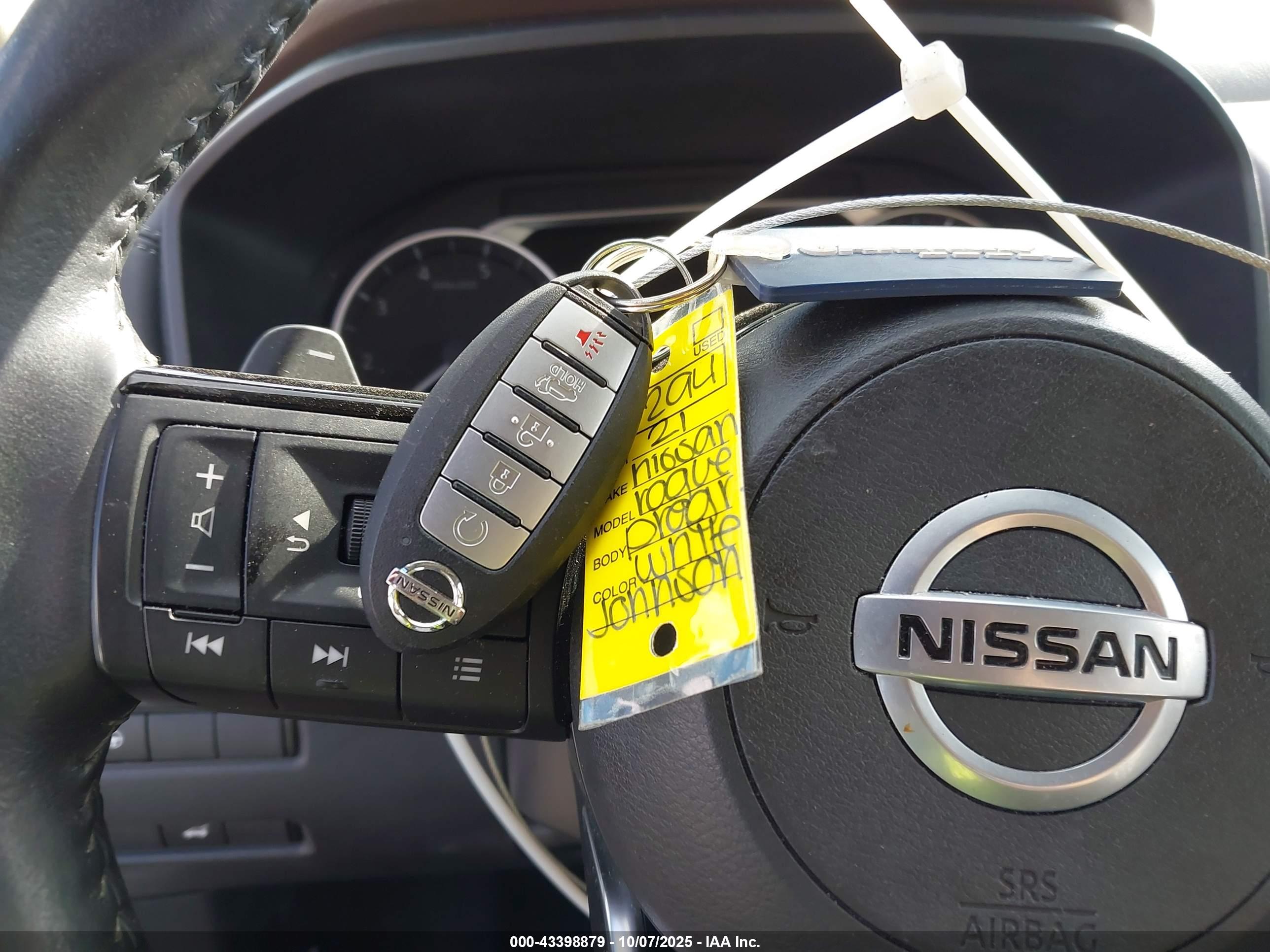 NISSAN ROGUE image 11