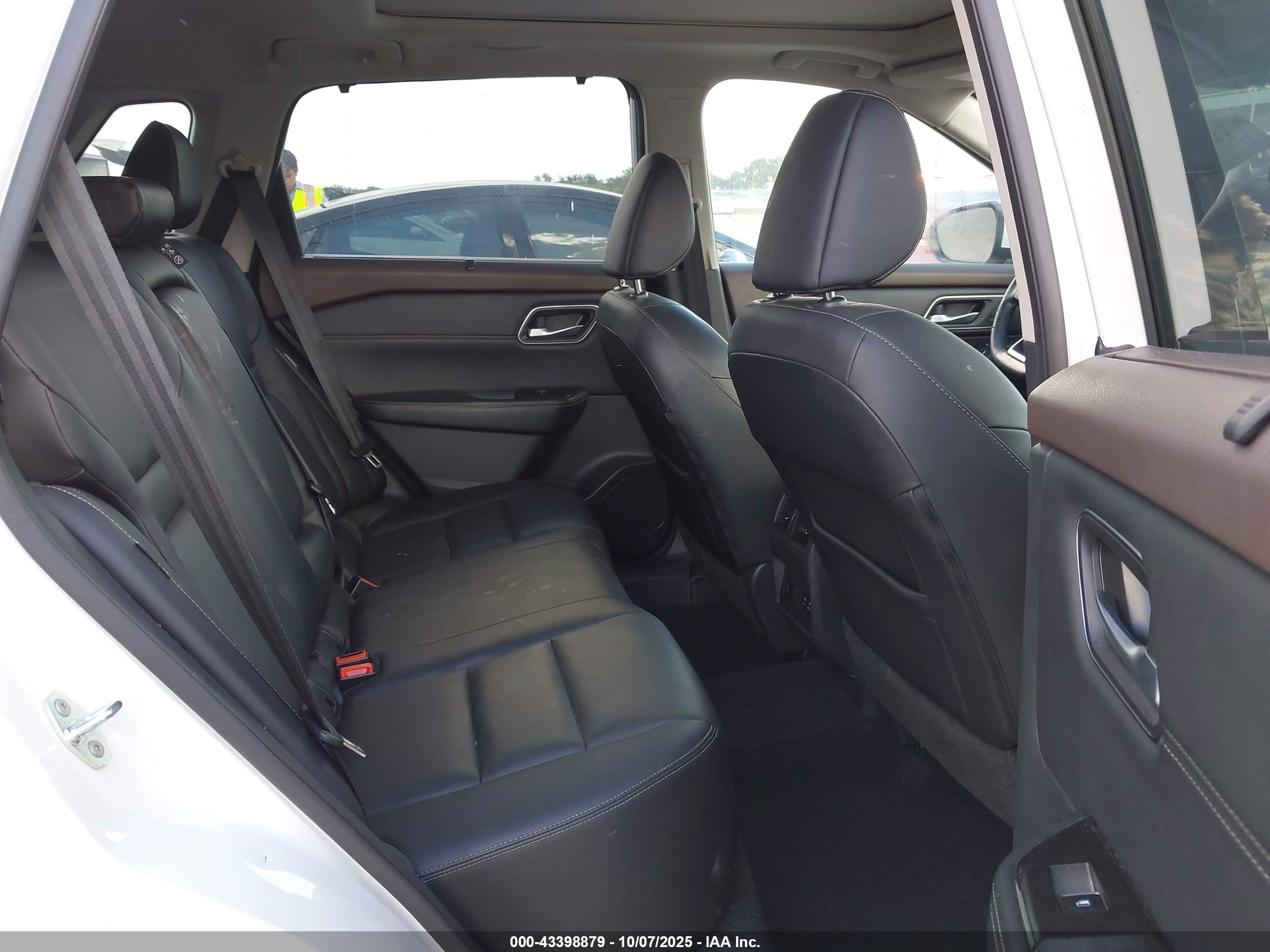 NISSAN ROGUE image 8
