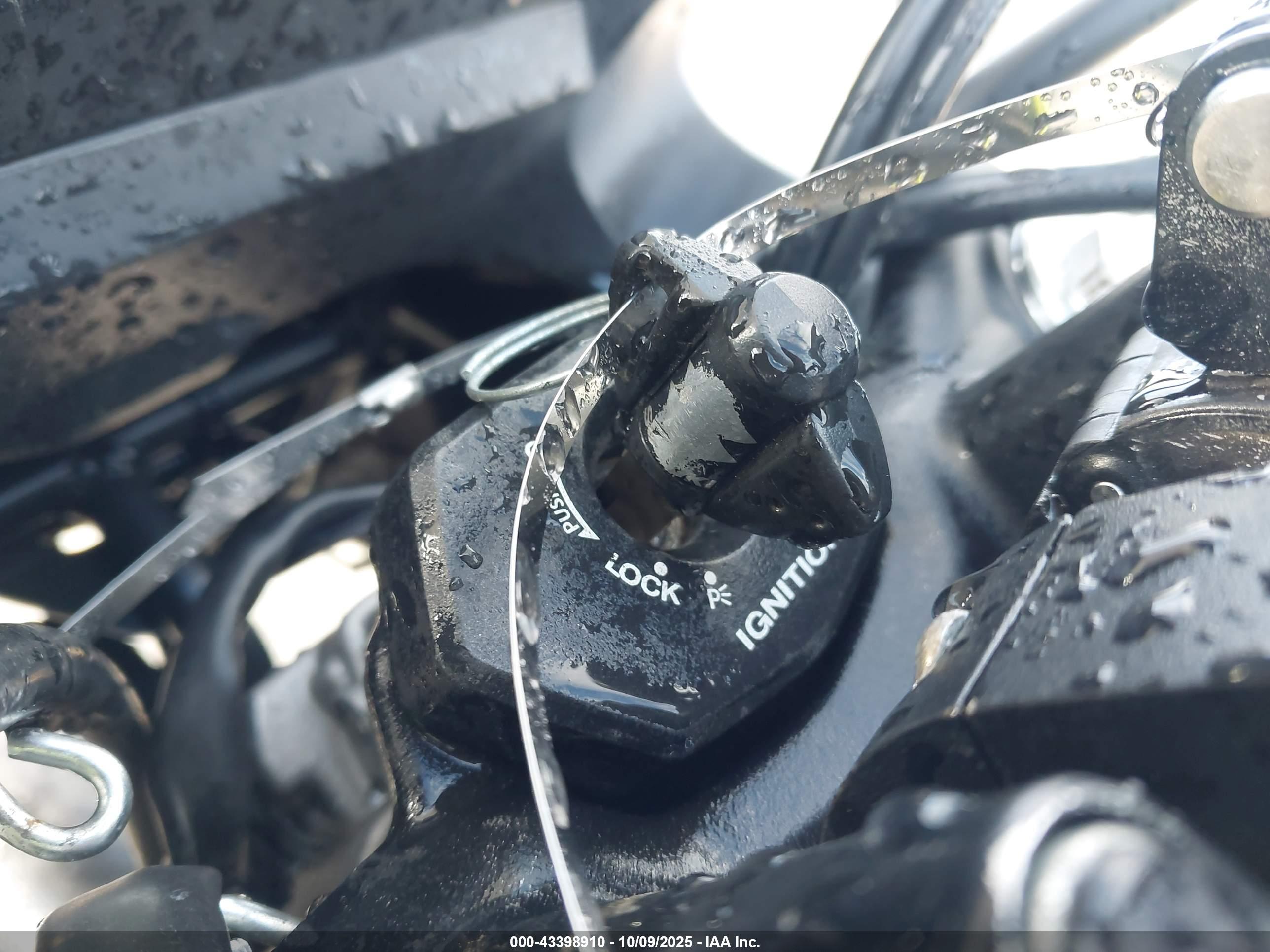 SUZUKI DL650 image 11