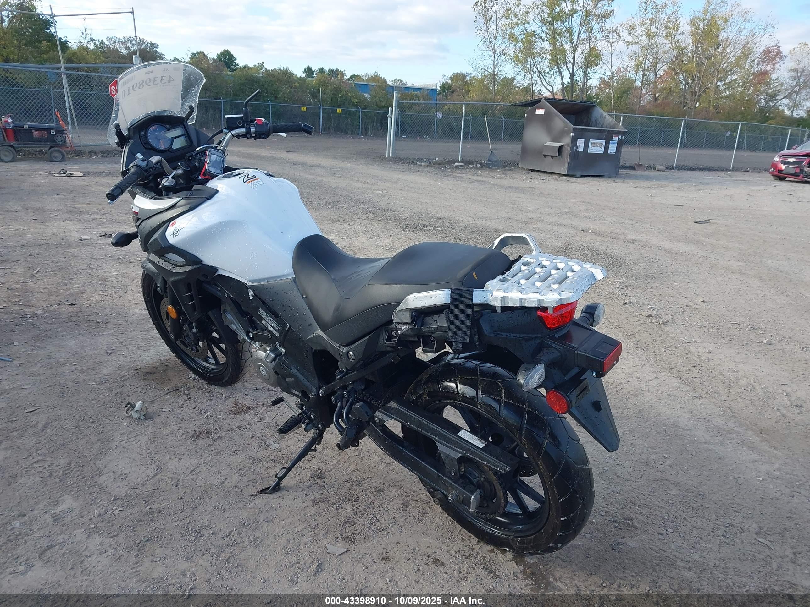 SUZUKI DL650 image 3