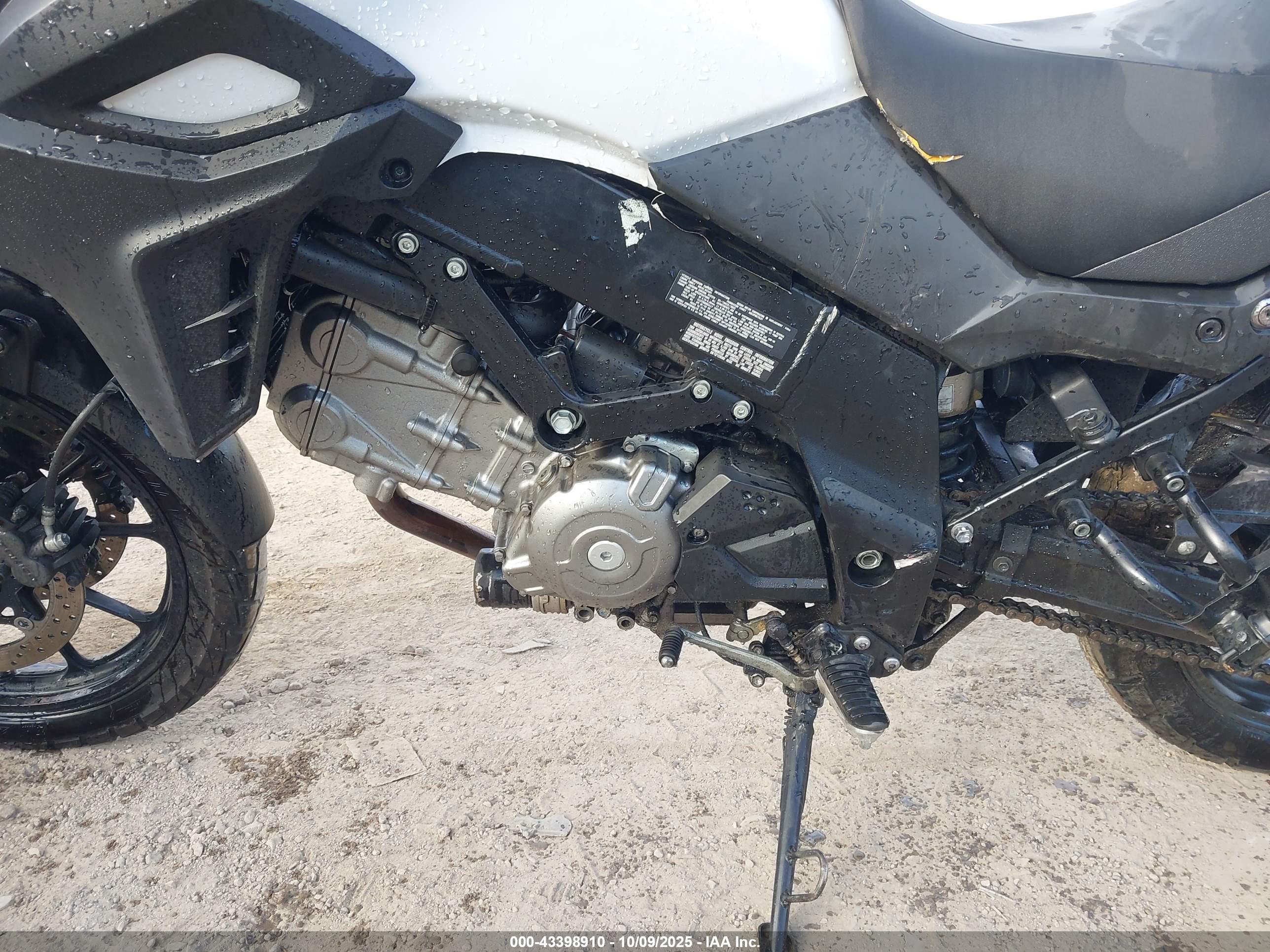 SUZUKI DL650 image 9