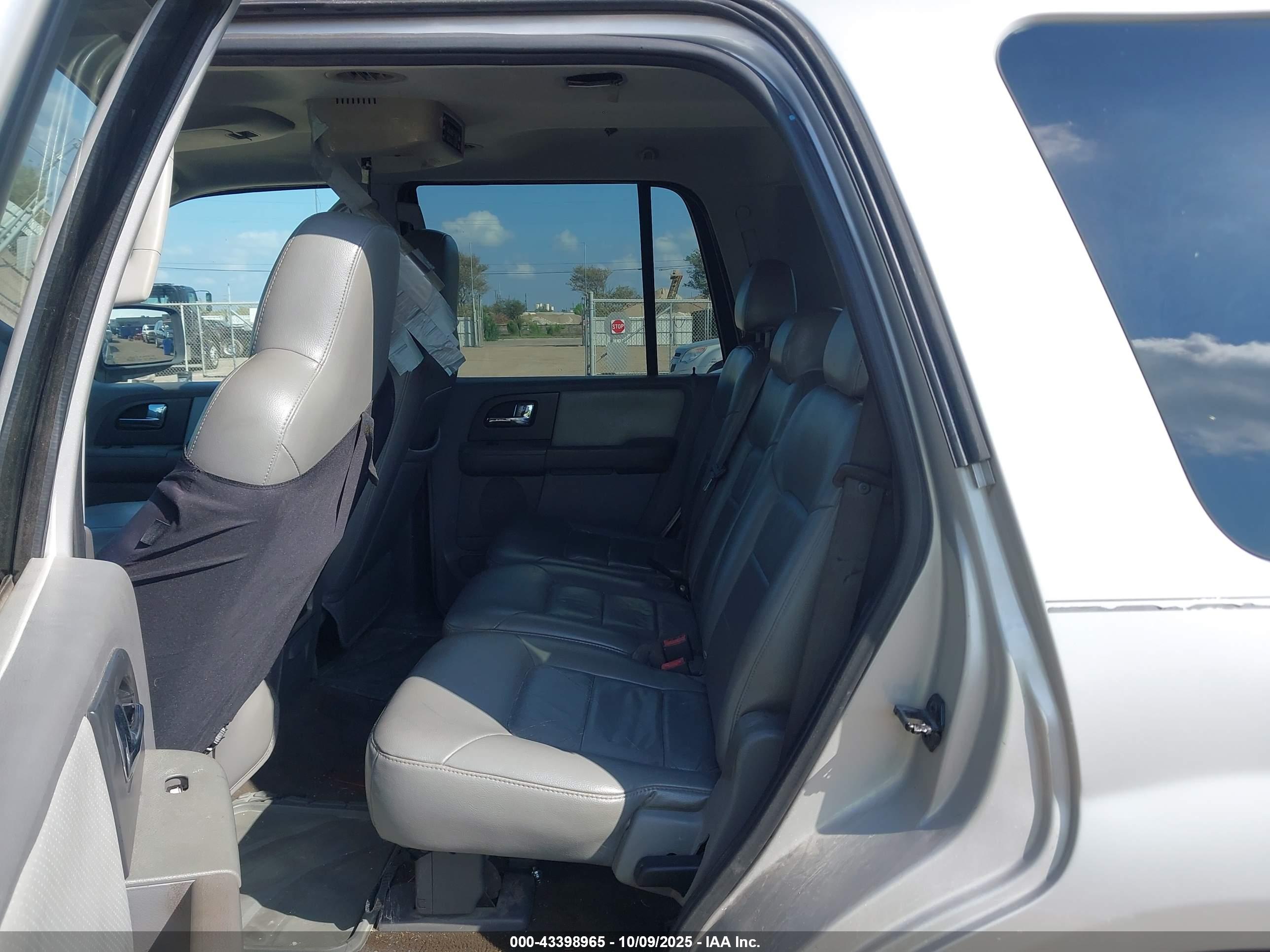 FORD EXPEDITION image 8